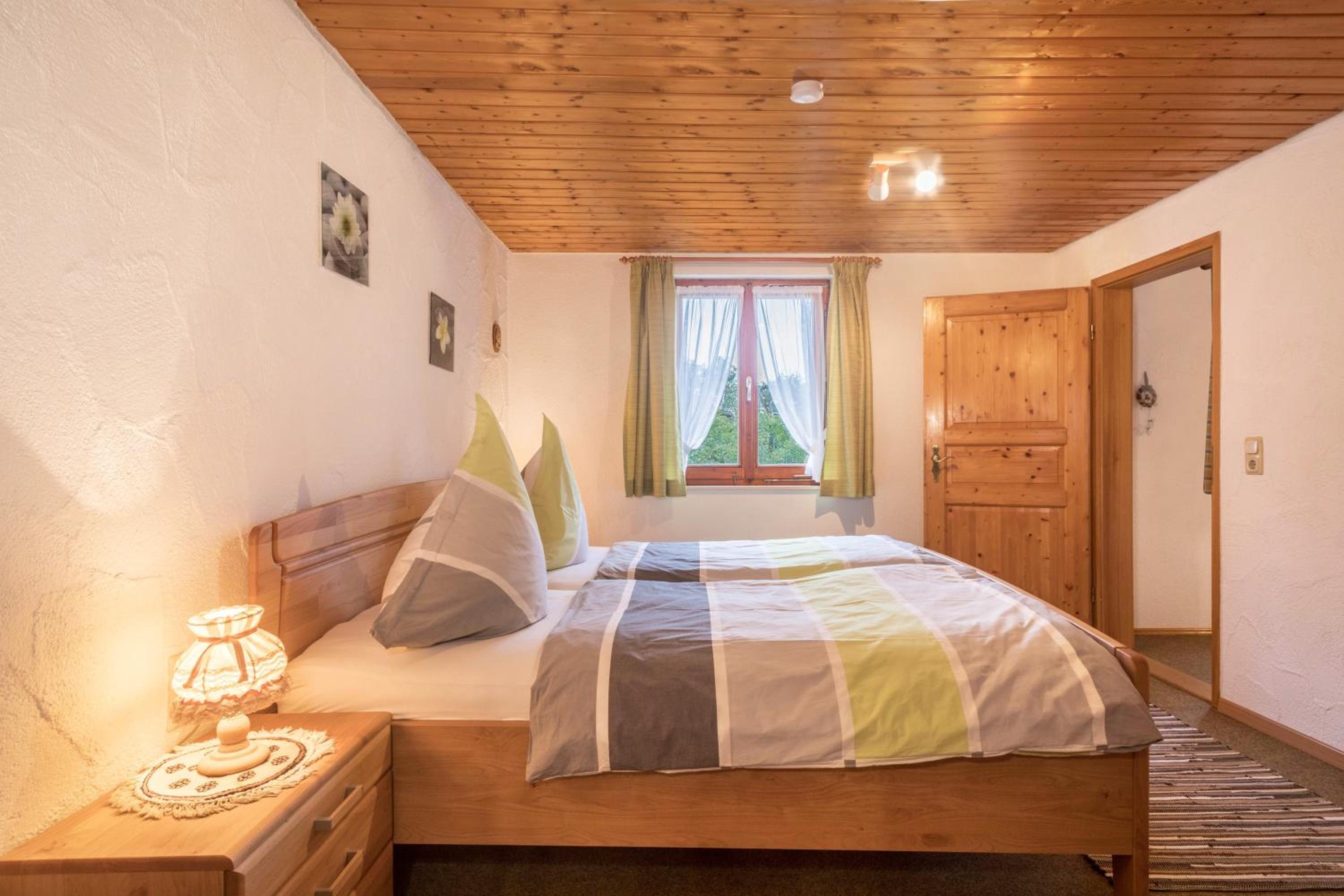 One-Bedroom Apartment with Garden photo 2