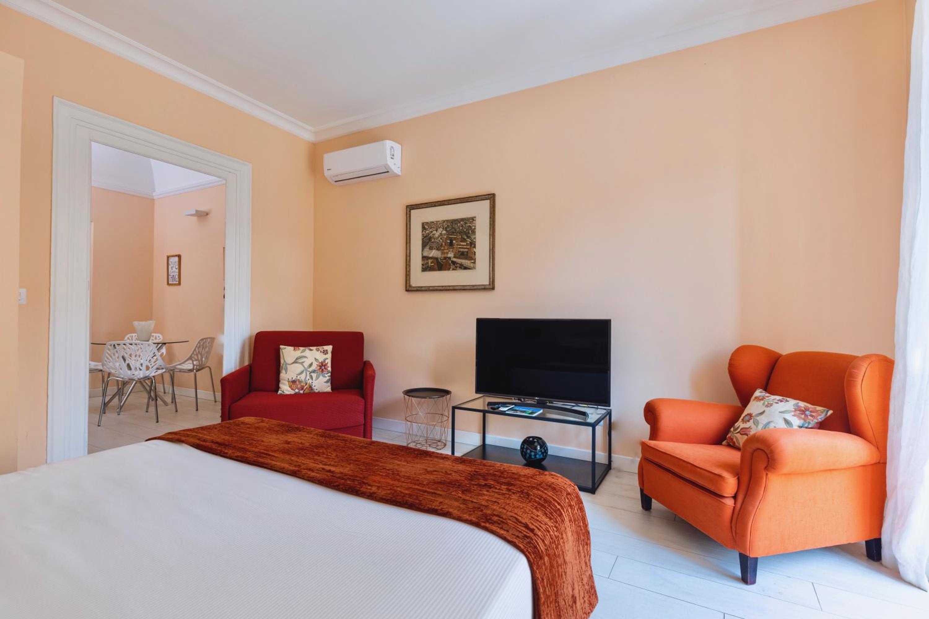 King Room with Balcony photo 1