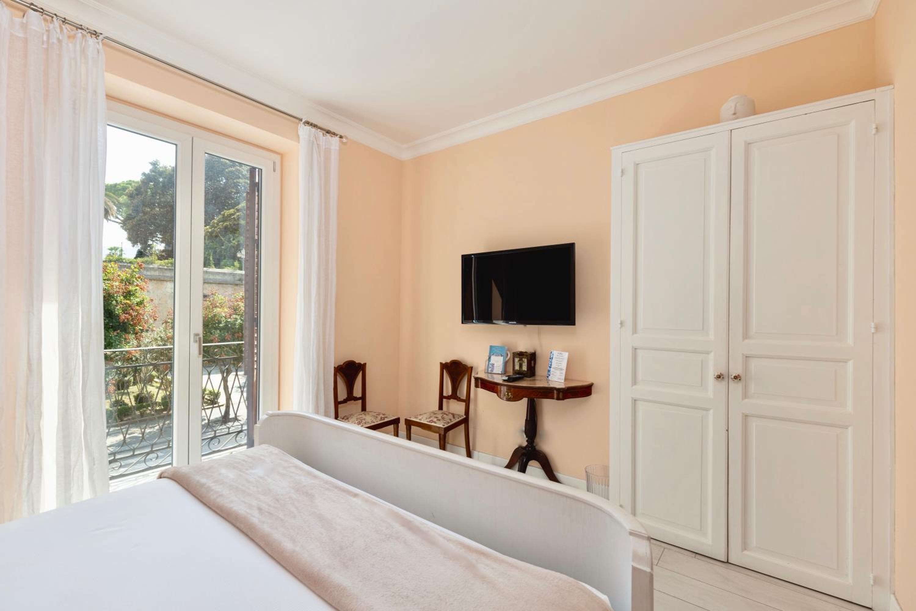 Family Suite with Balcony photo 1
