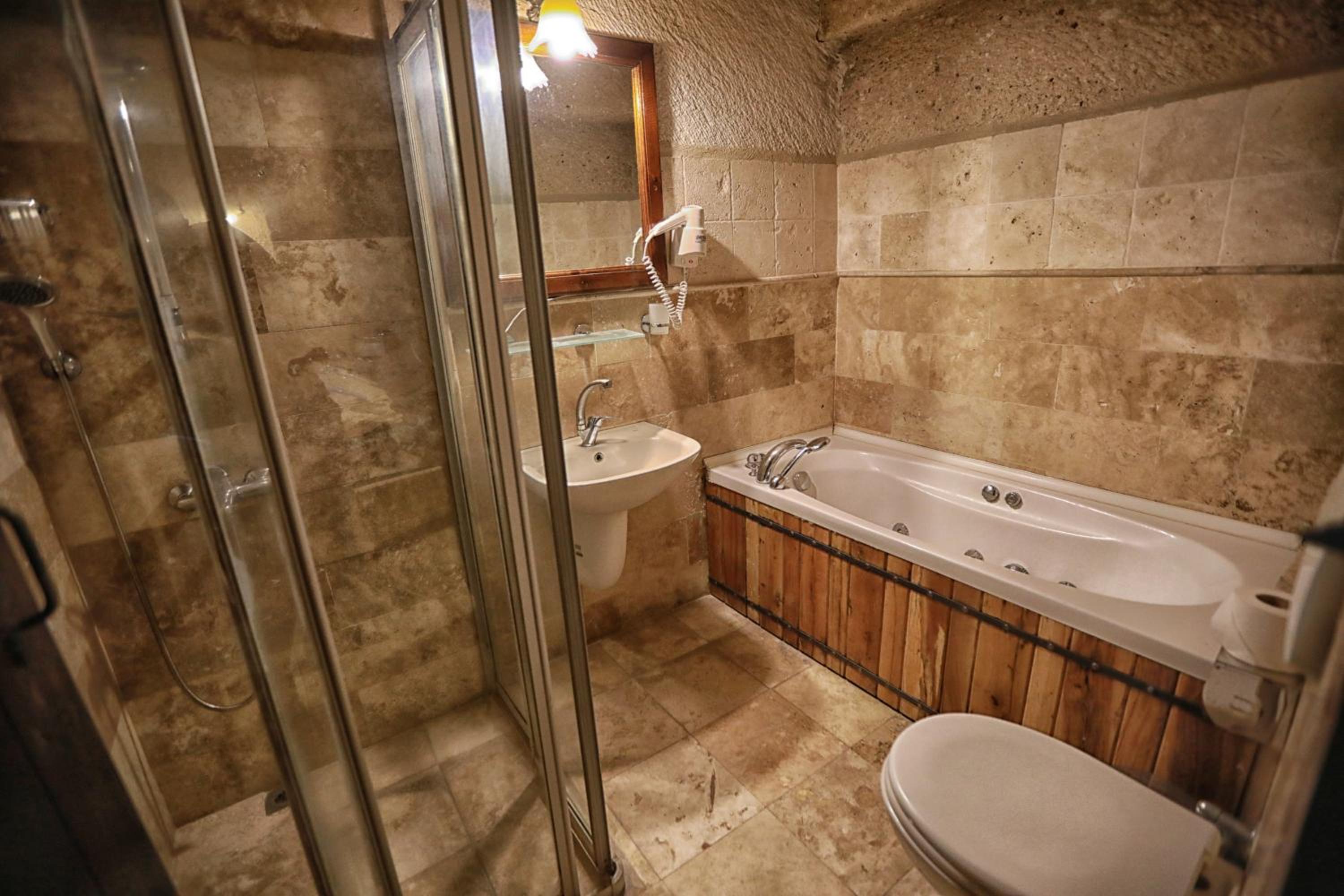 Deluxe Triple Room - Photo 9