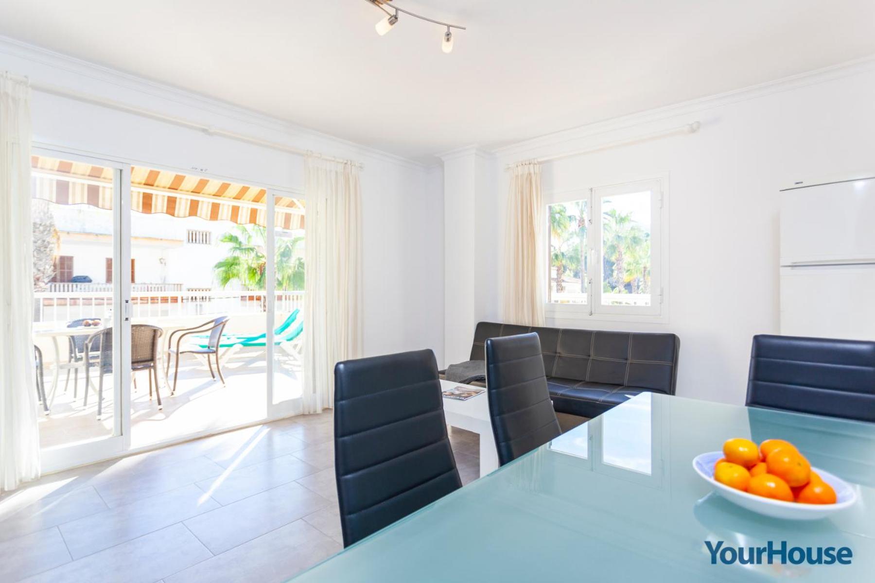 One-Bedroom Apartment with Terrace photo 2