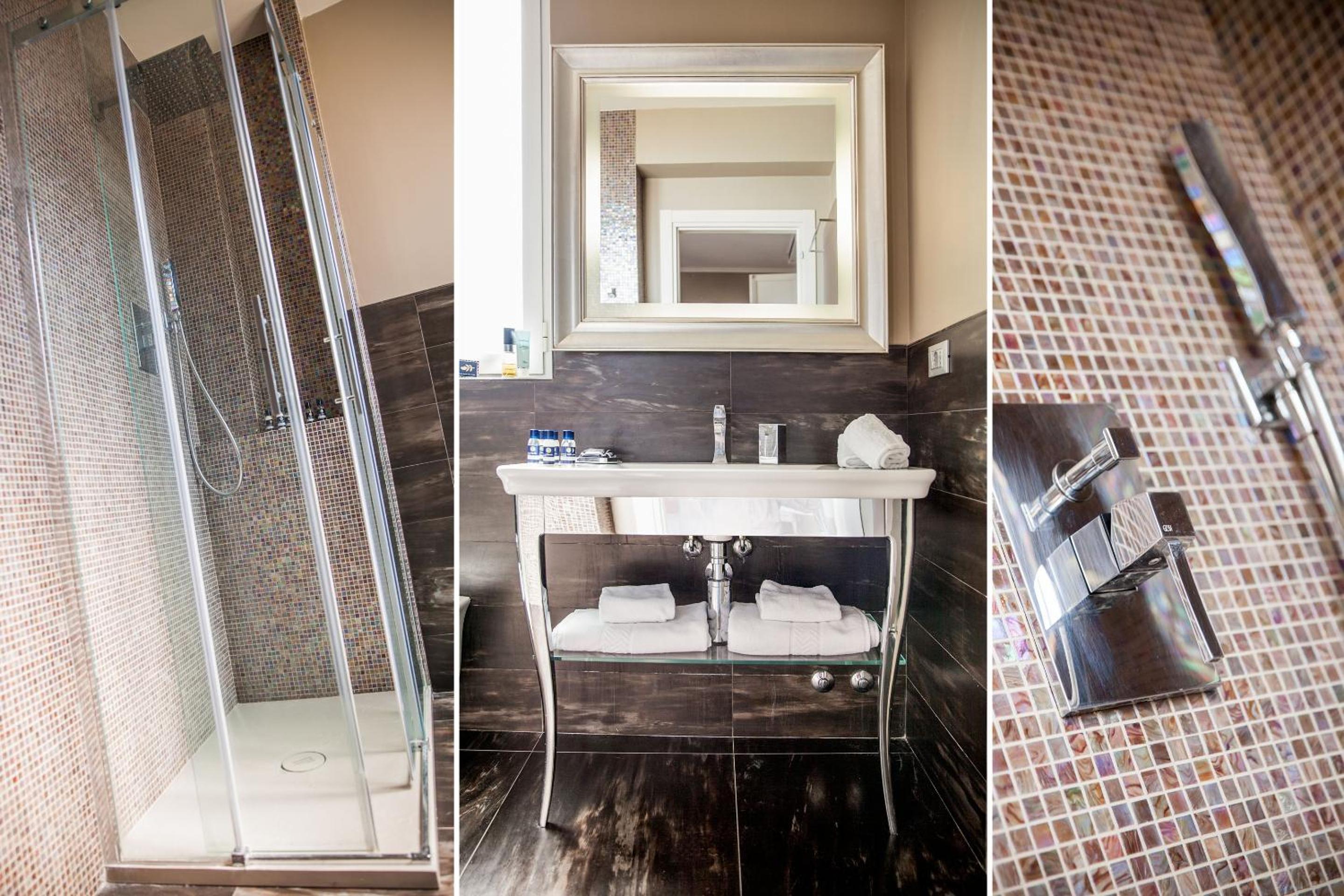 Superior Double or Twin Room with City View - Photo 6
