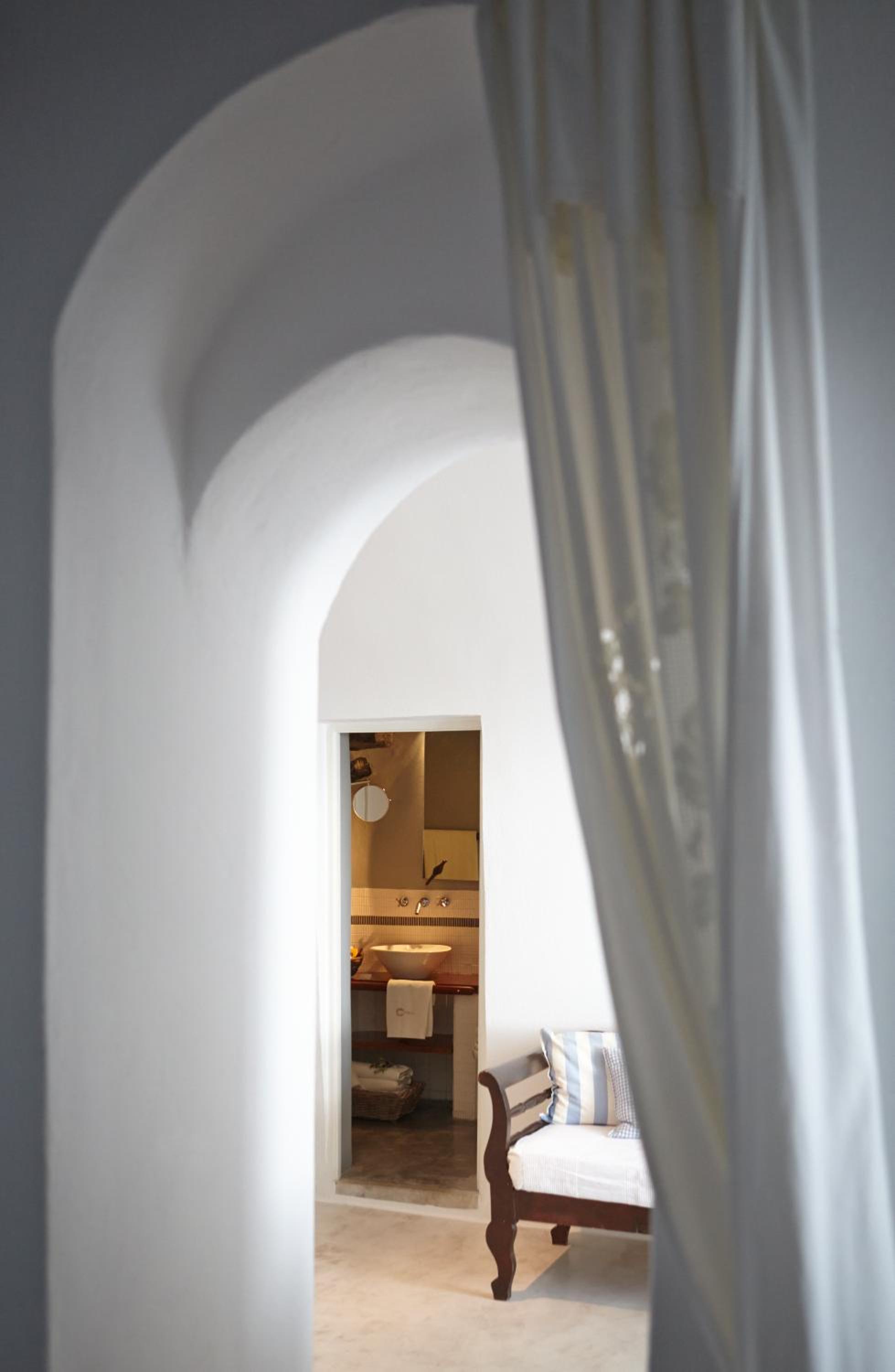 Superior Cave House Suite with Caldera View photo 3