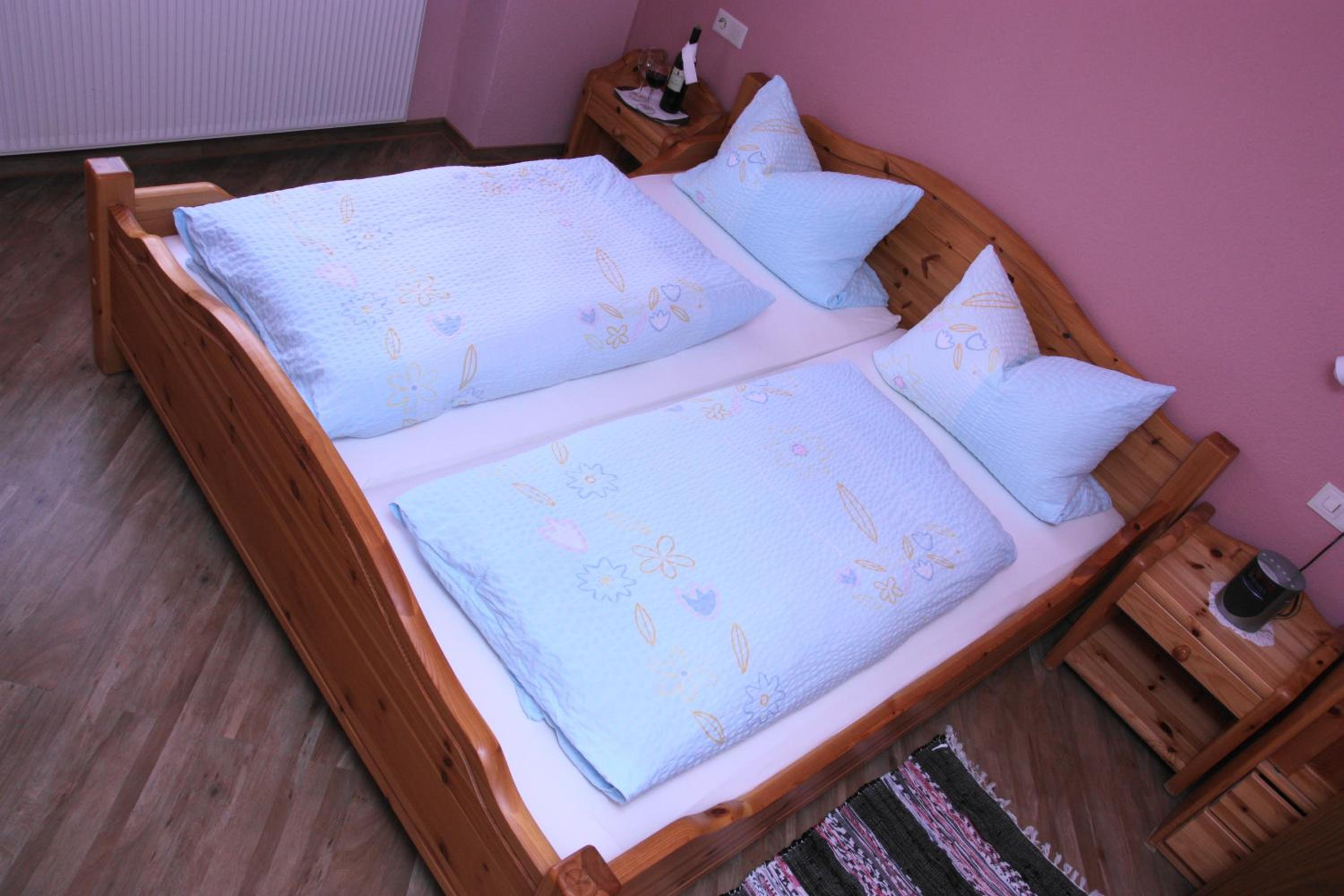 Economy Double Room photo 3