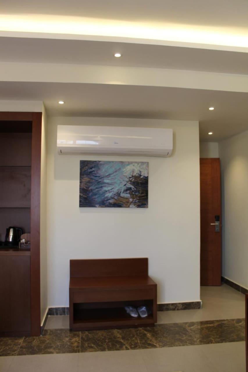 Triple Room with Side Sea View and Garden View photo 3