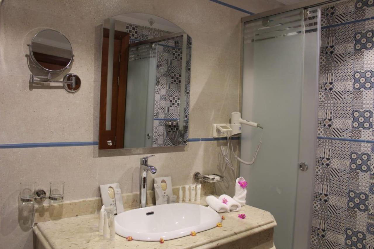 Triple Room with Side Sea View and Garden View
