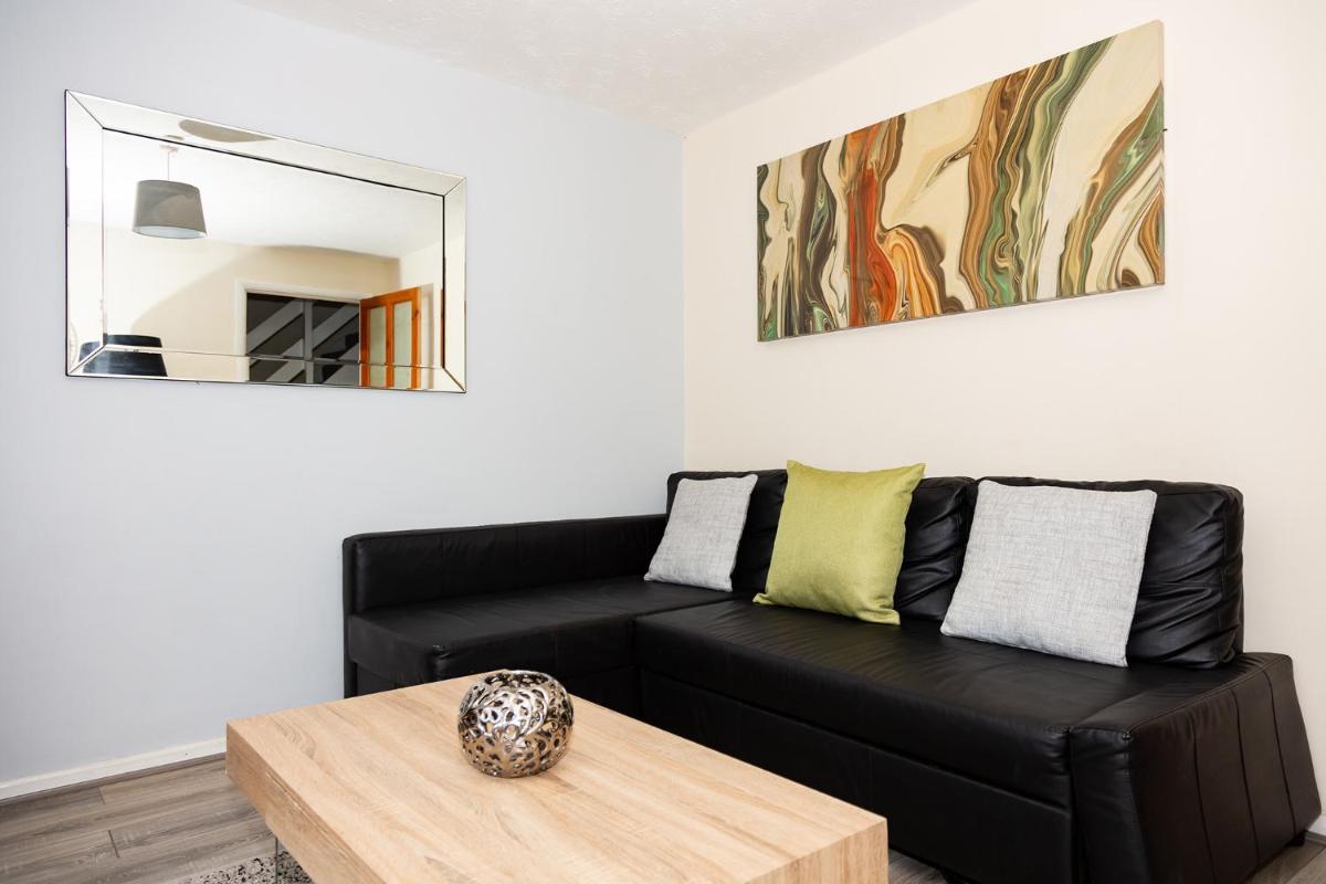 Three-Bedroom Apartment photo 1