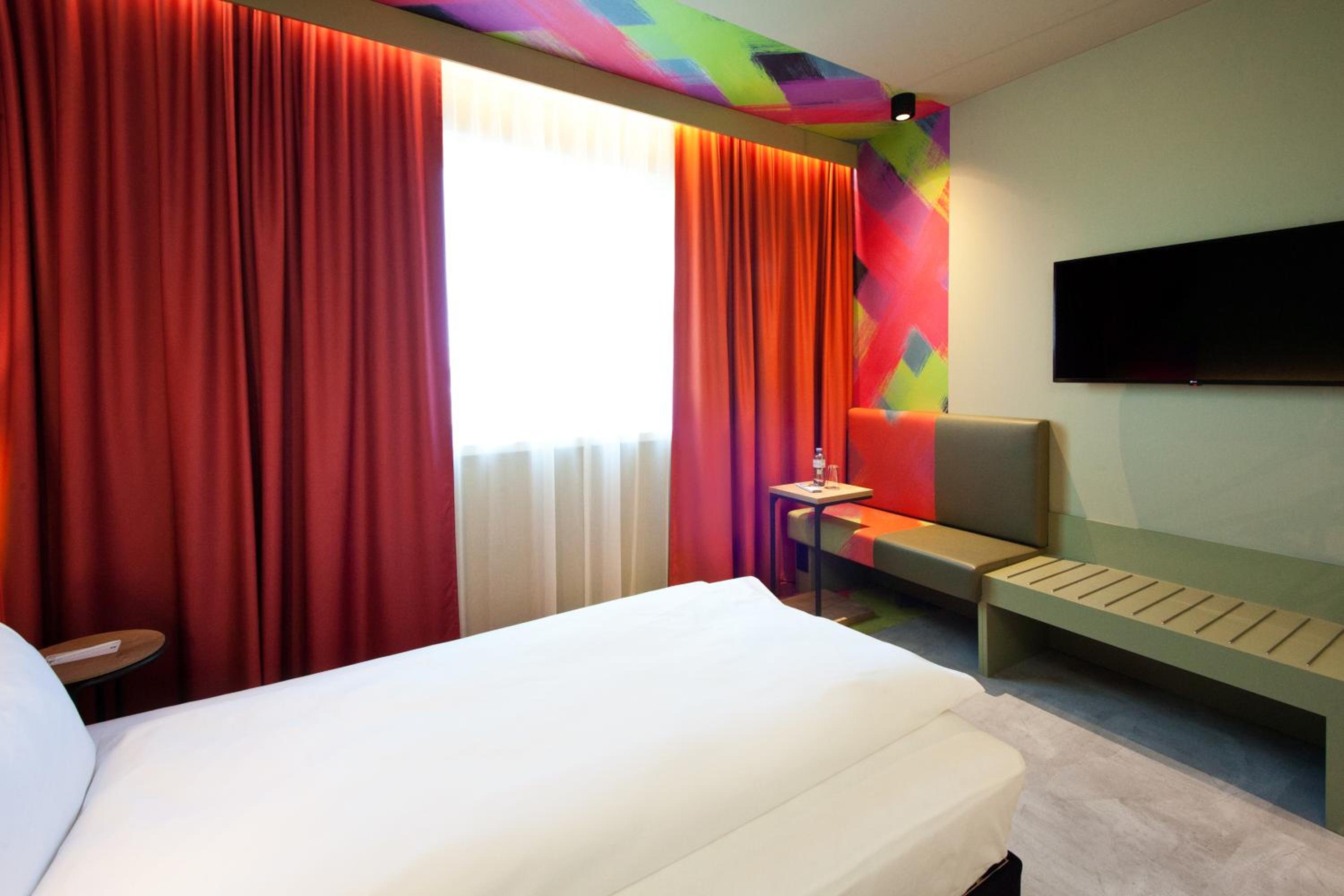 Standard Family Suite with Two Connecting Rooms - Photo 5