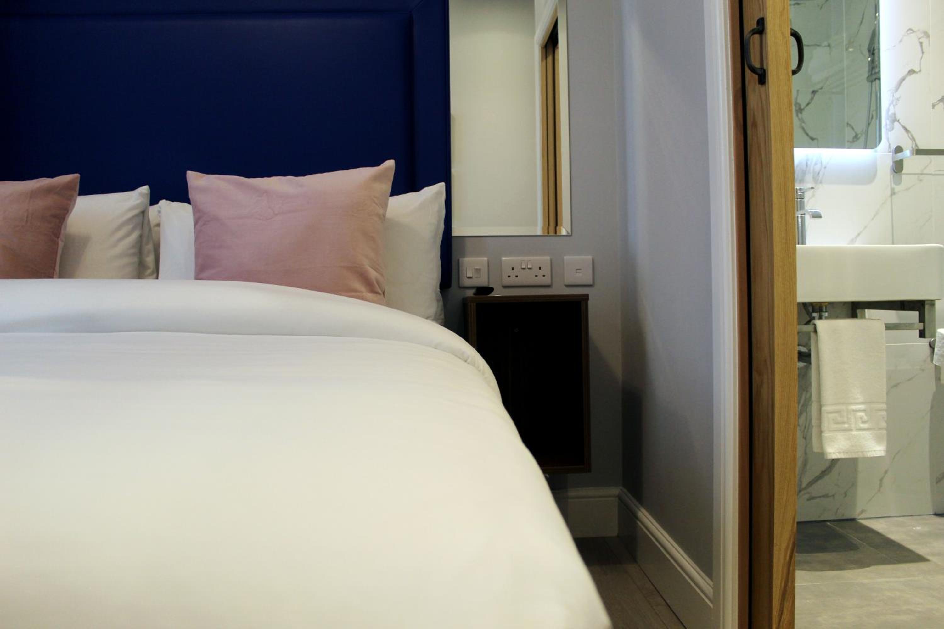 Small Double Room photo 1