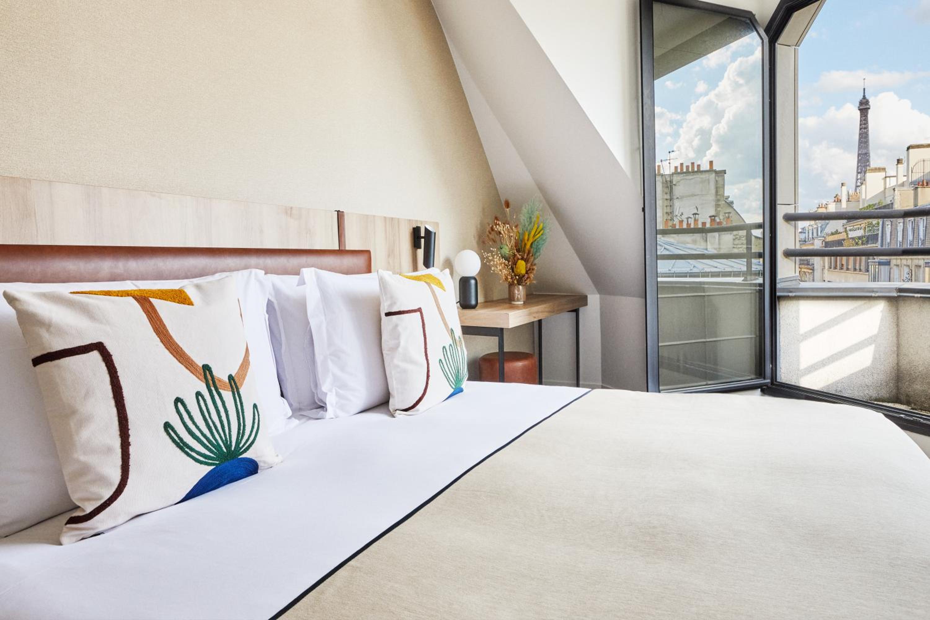 Superior Room with Balcony Eiffel Tower view