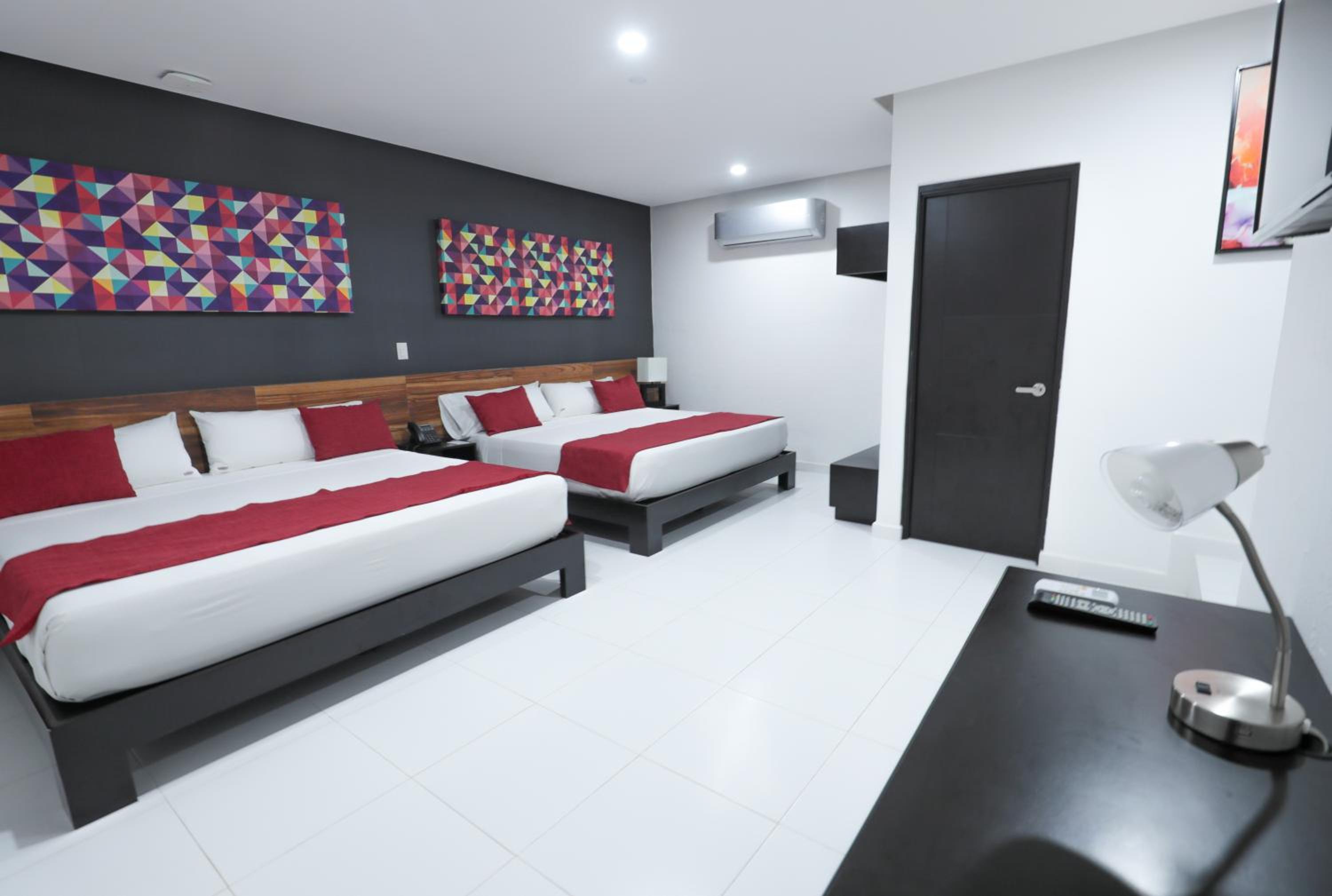 Deluxe Family Room photo 2