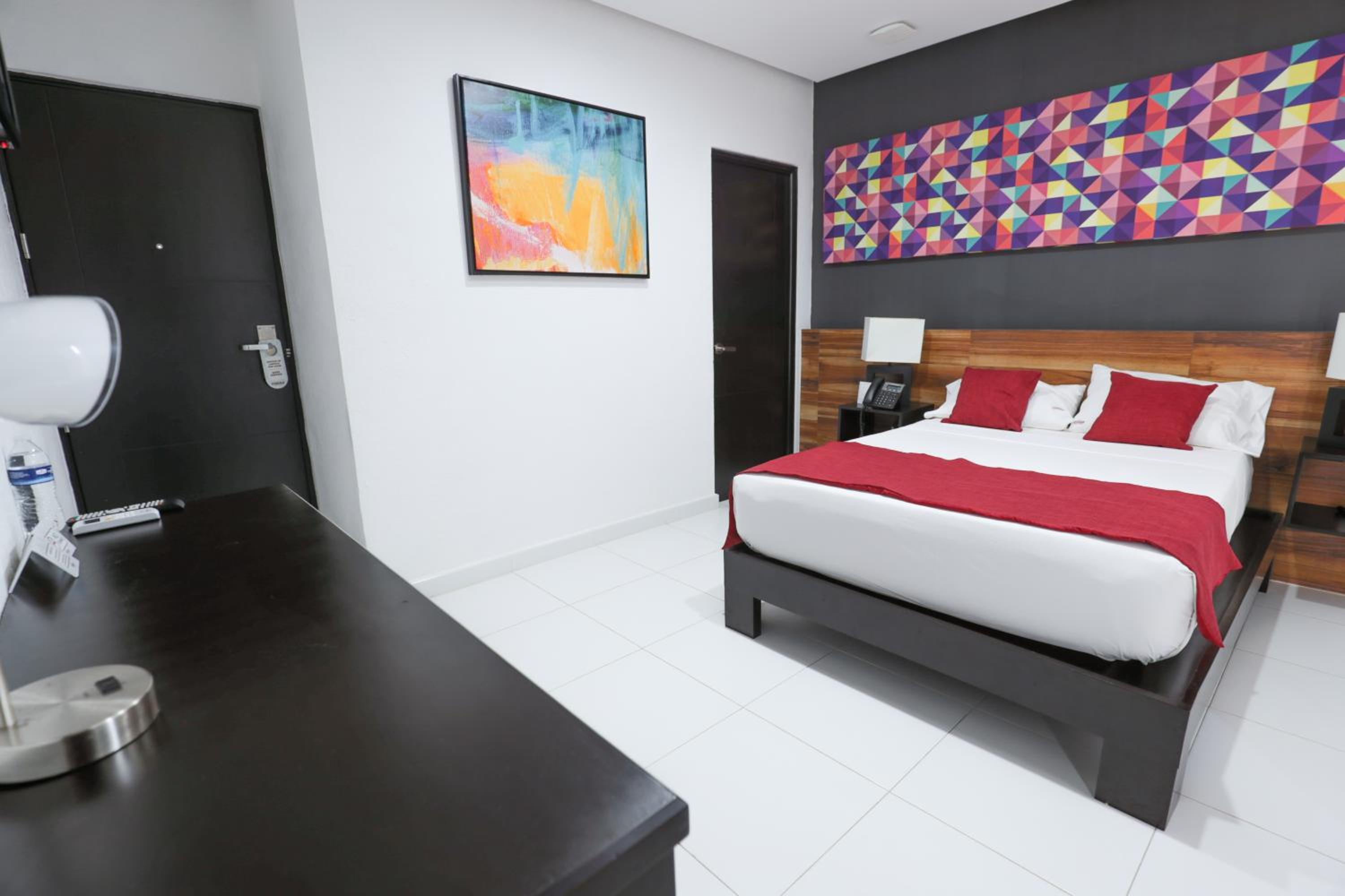 Deluxe Room - Photo 3