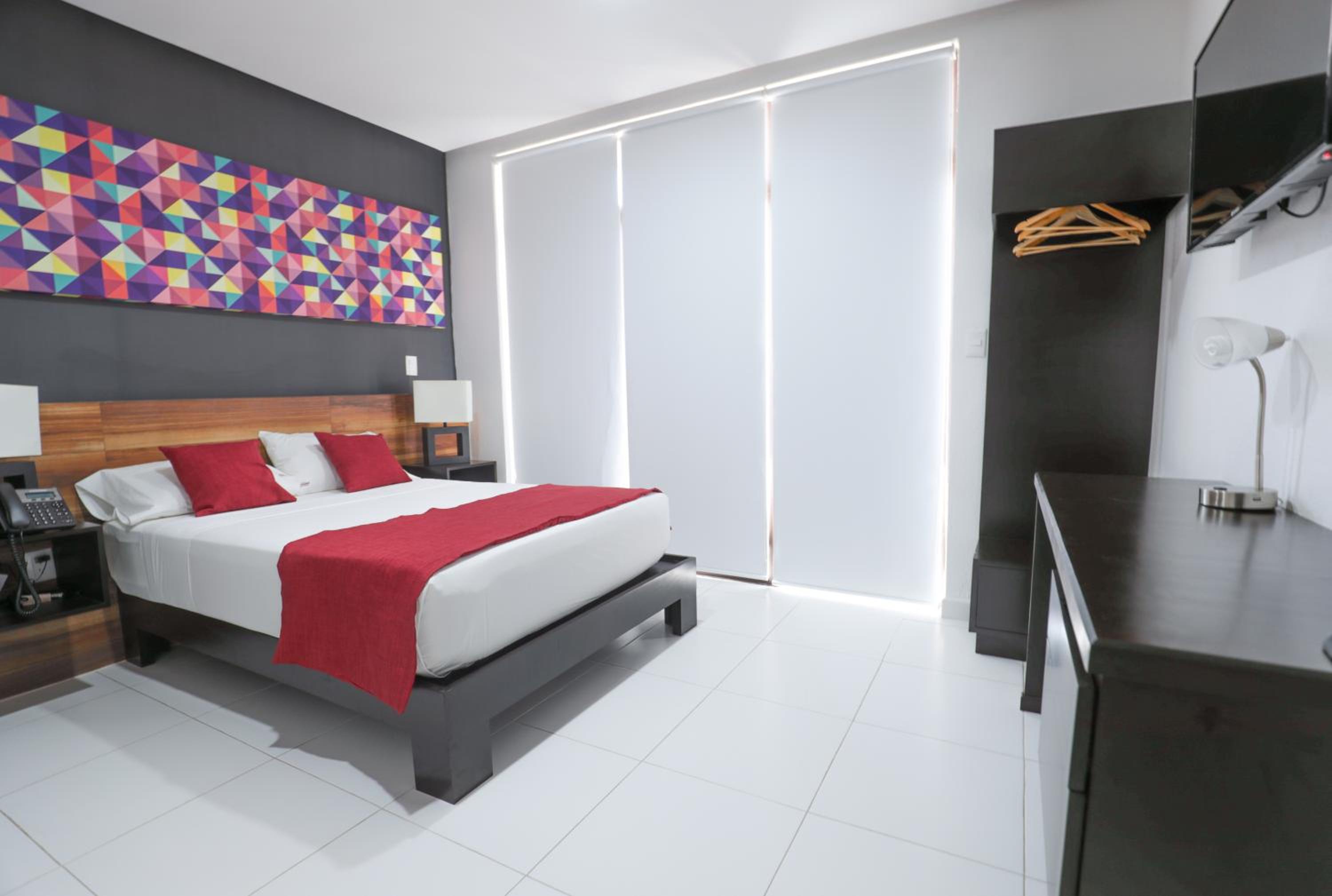Deluxe Room - Photo 4