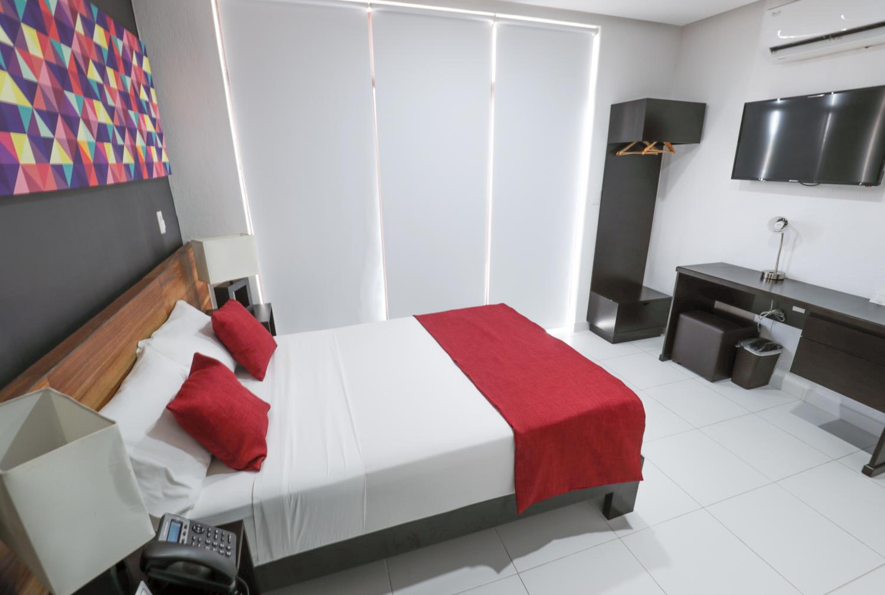 Deluxe Room - Photo 1