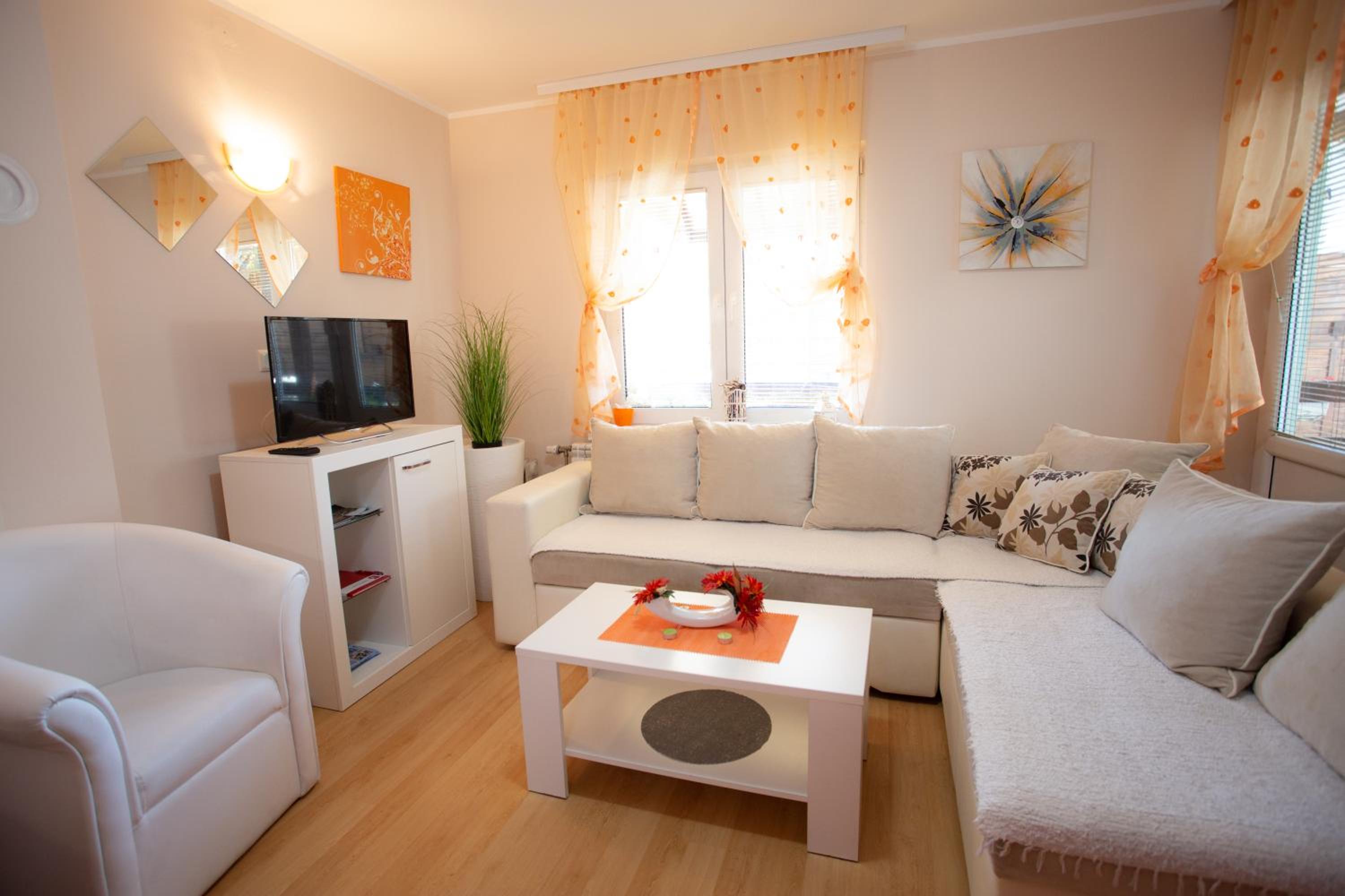 Apartment photo 2