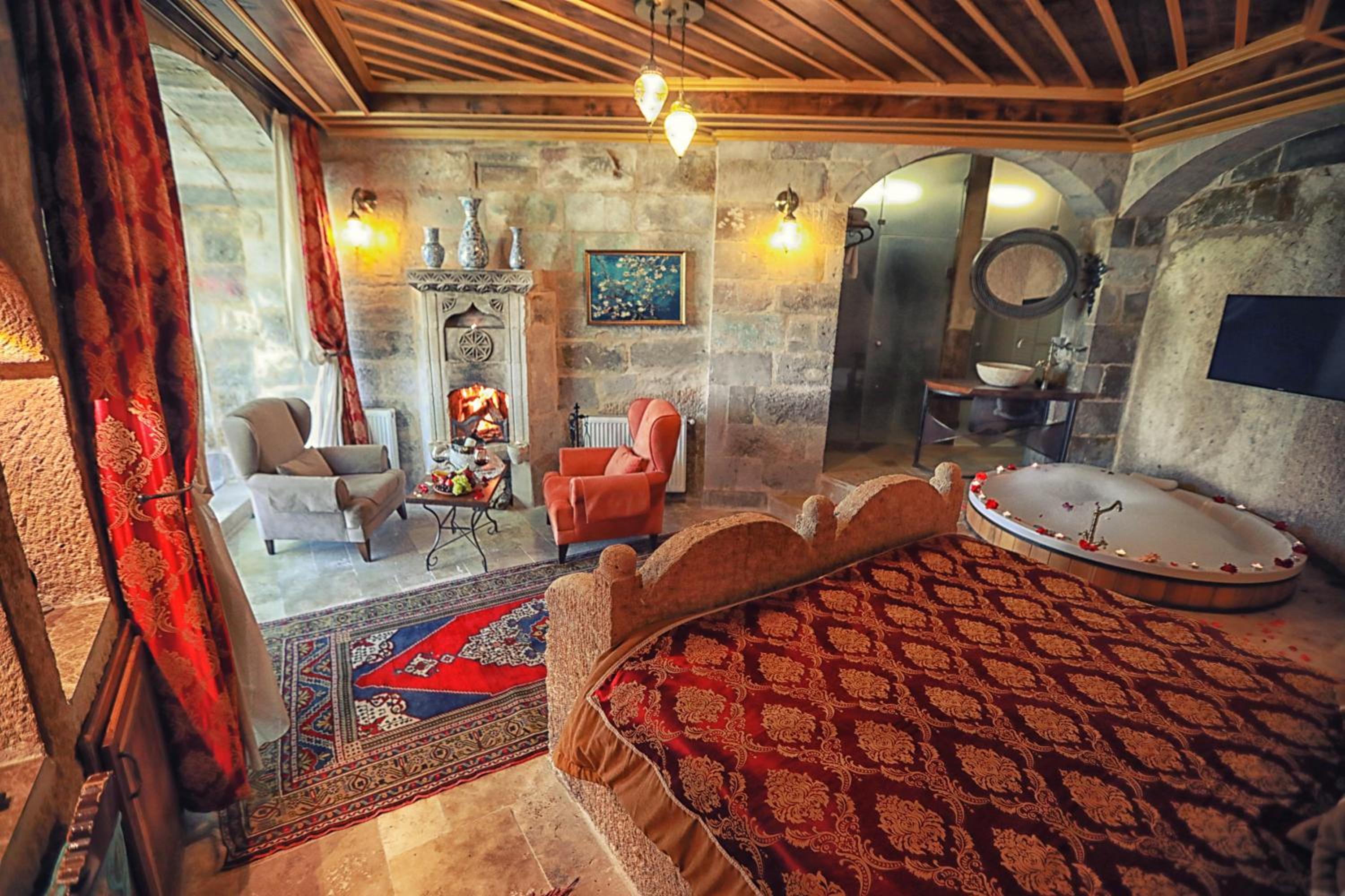 Deluxe Suite - Photo 2
