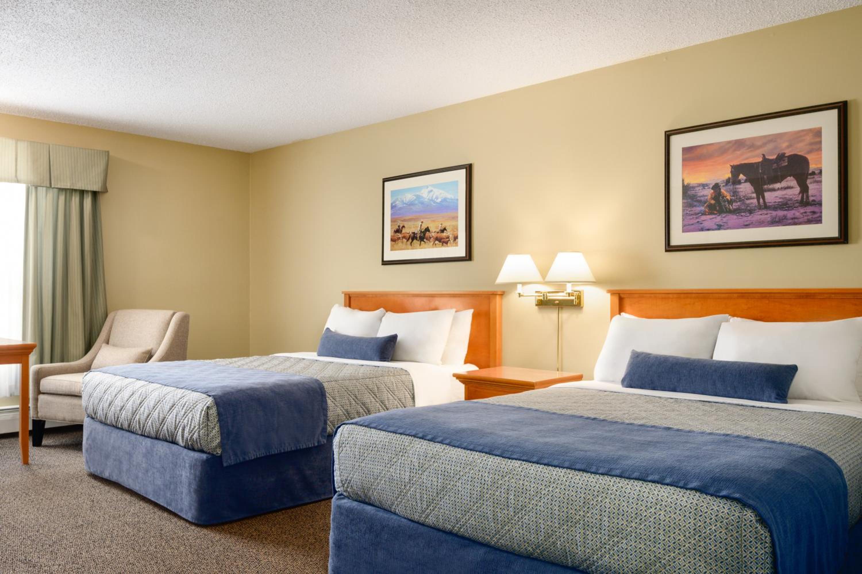 Queen Room with Two Queen Beds - Non-Smoking - Photo 3