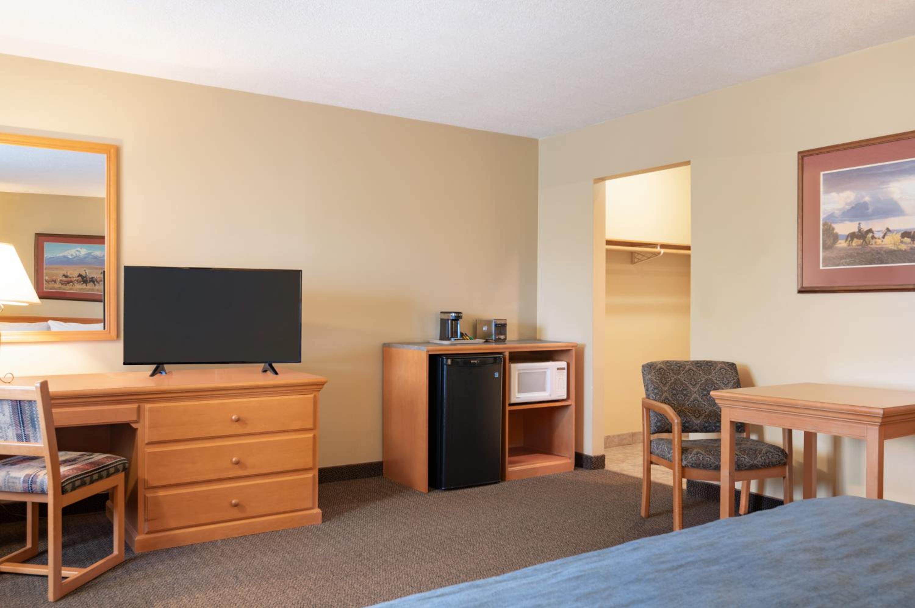 King Room - Non-Smoking - Photo 2