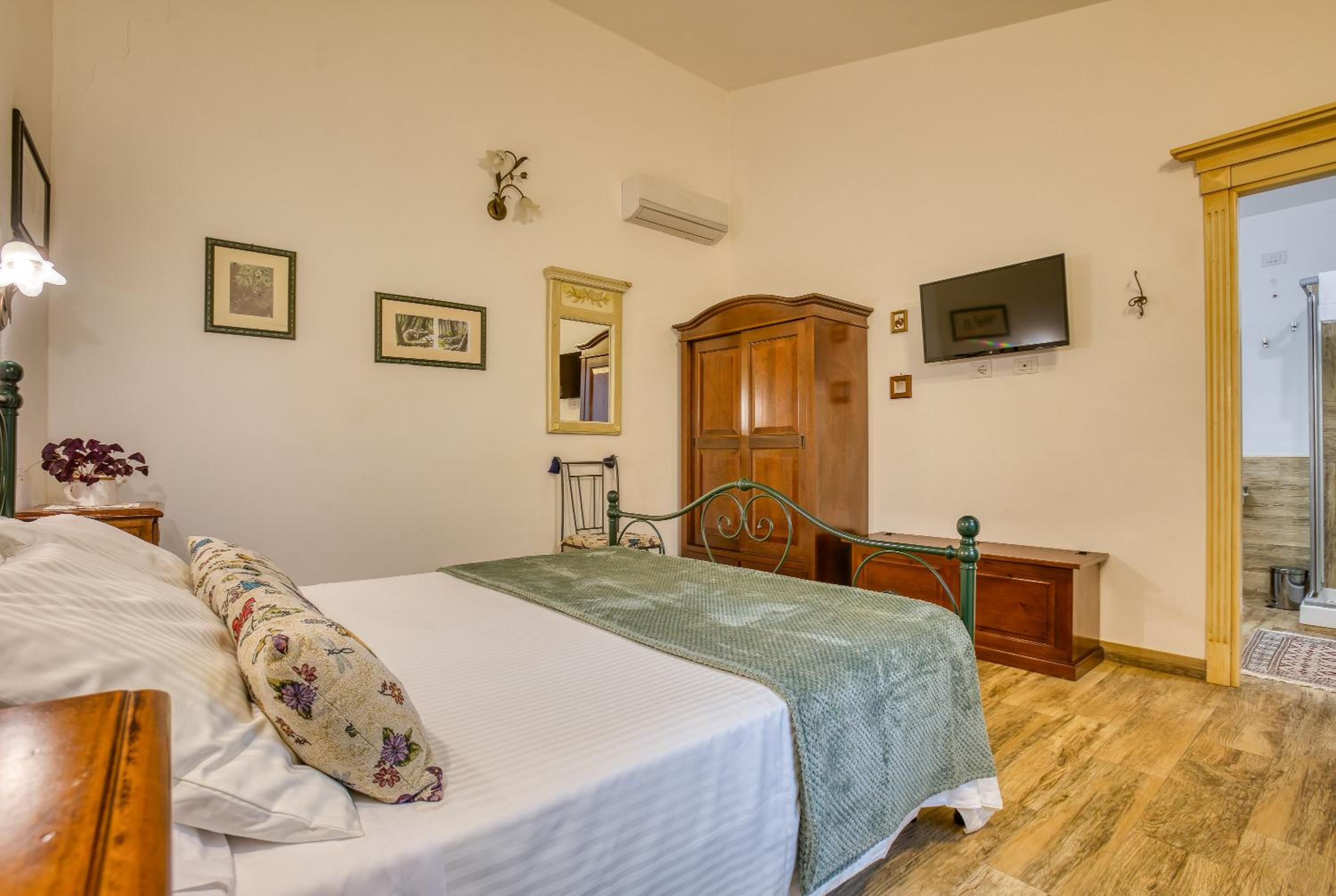 Superior Triple Room photo 3