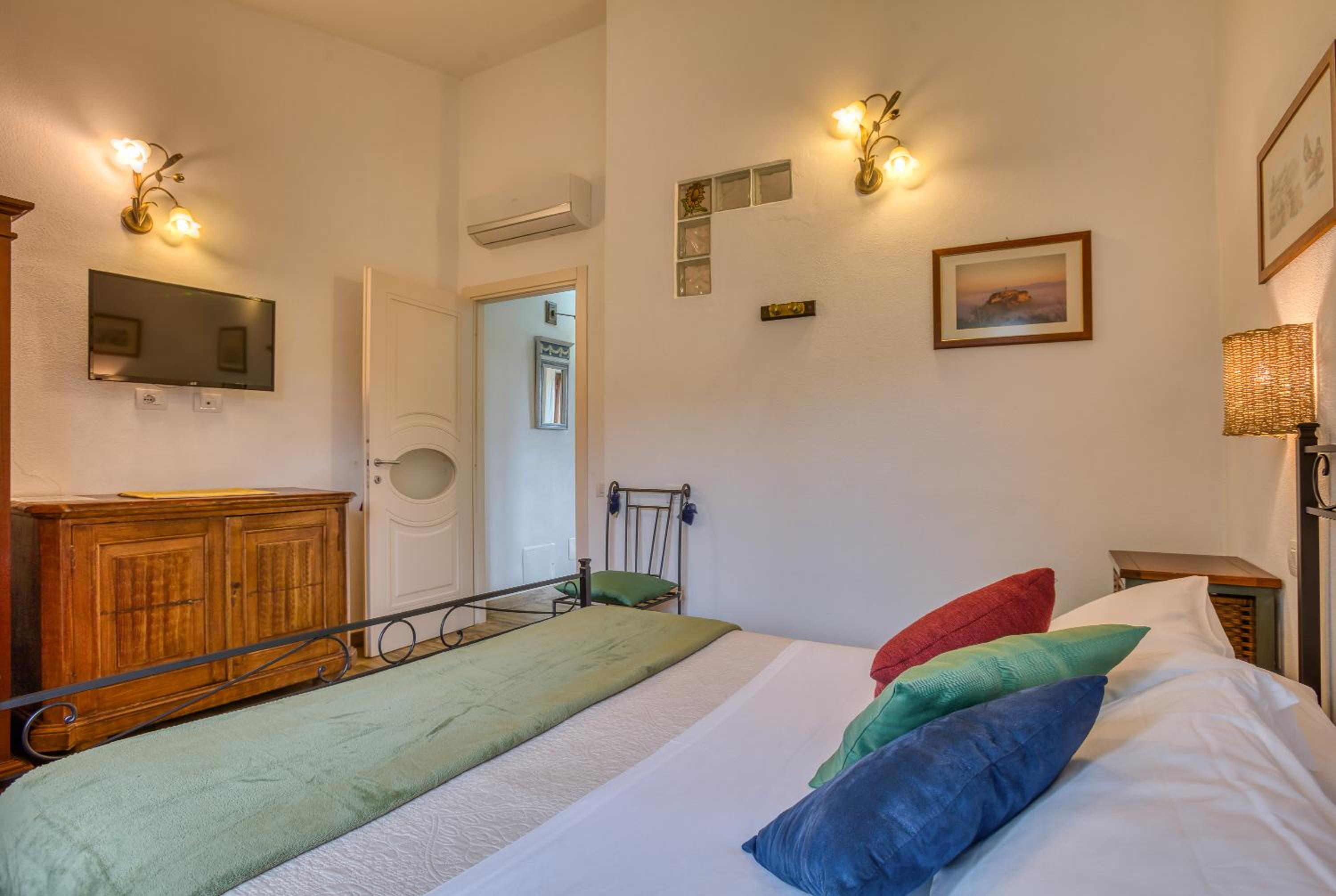 Quadruple Room - Disability Access photo 2