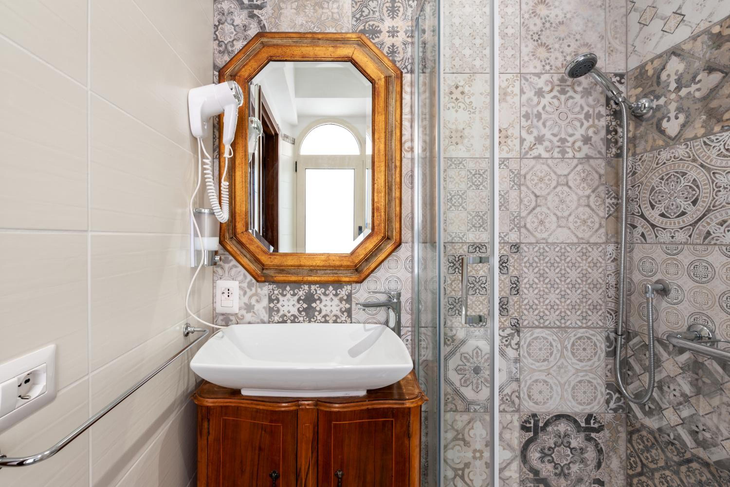Family Junior Suite with Private Internal Bathroom photo 2