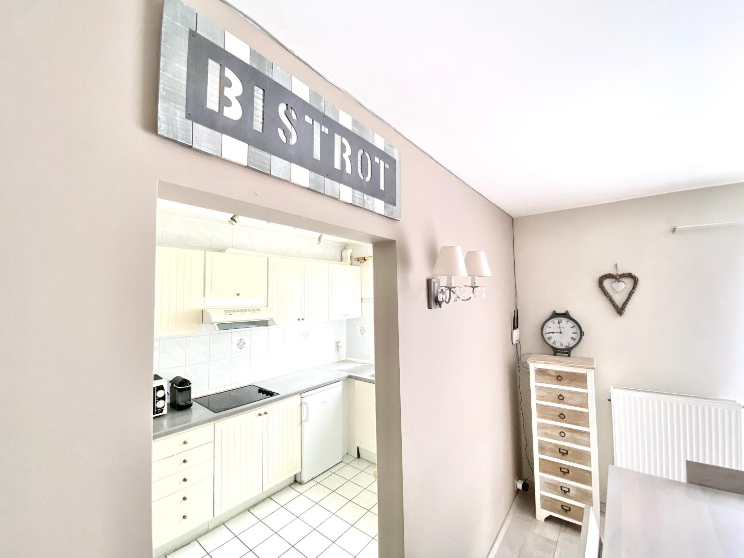 Apartment - Photo 2