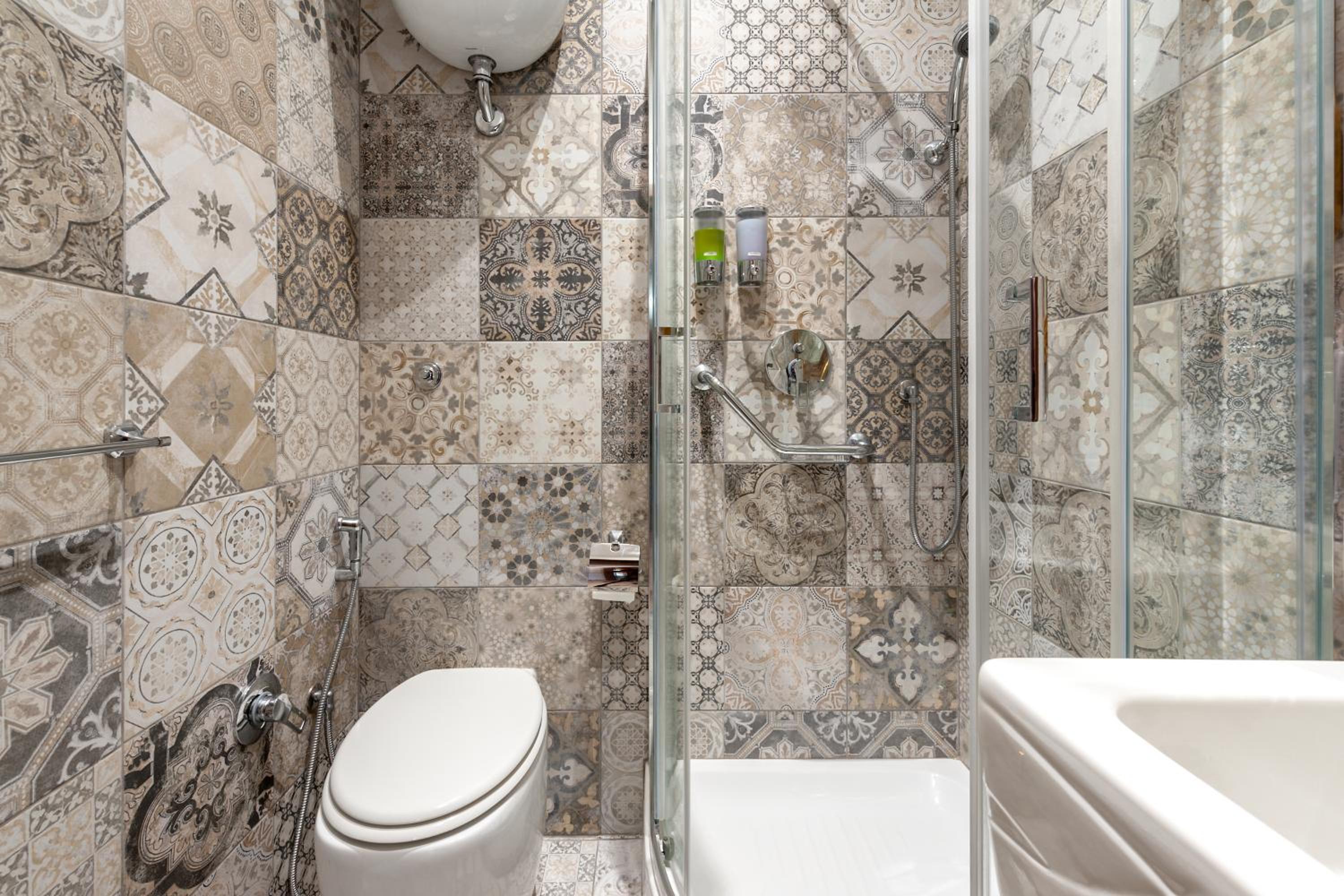 Double Room with Shared Bathroom photo 2