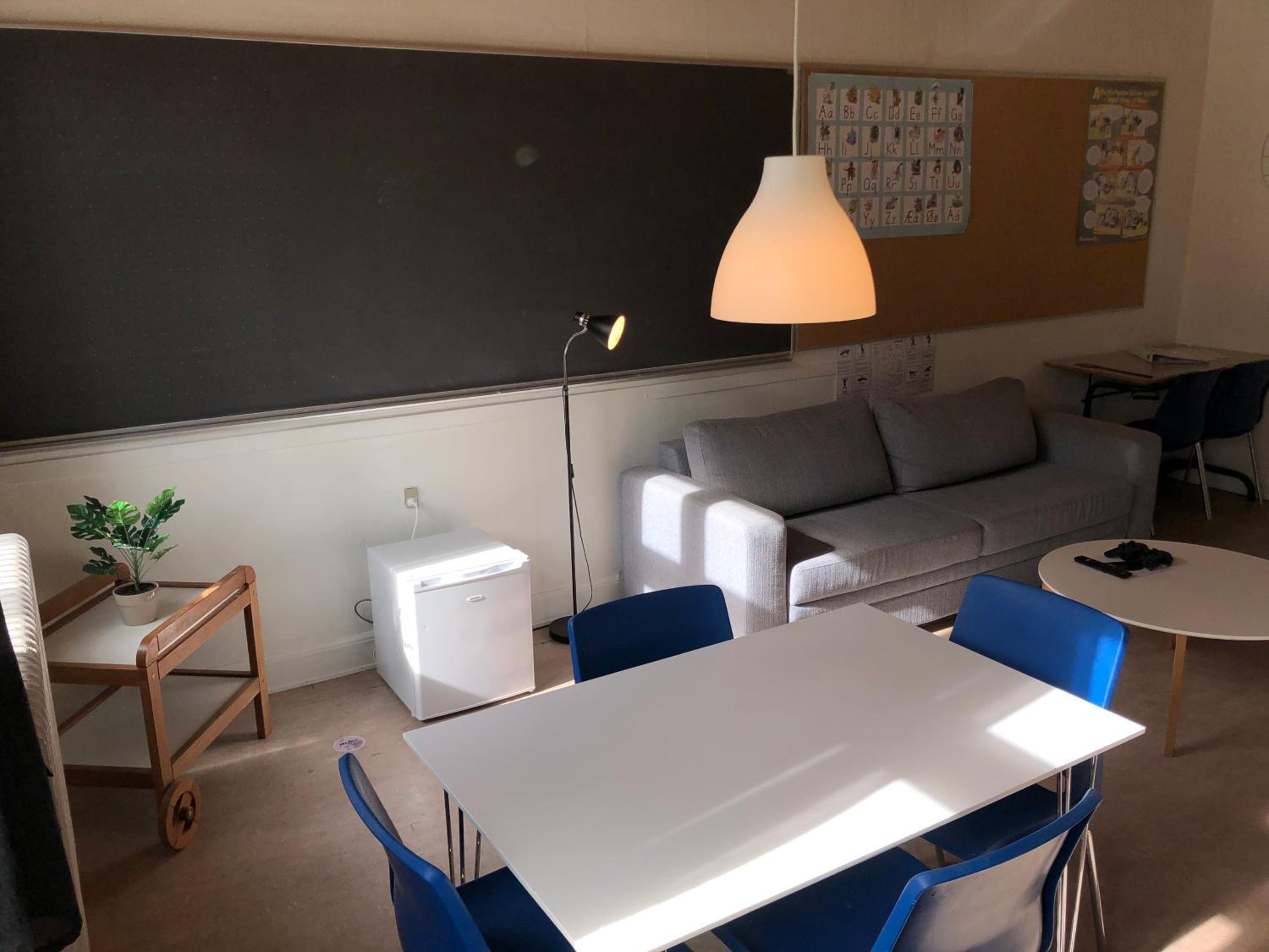 Two-Bedroom Apartment with Private Bathroom and Kitchenette photo 2