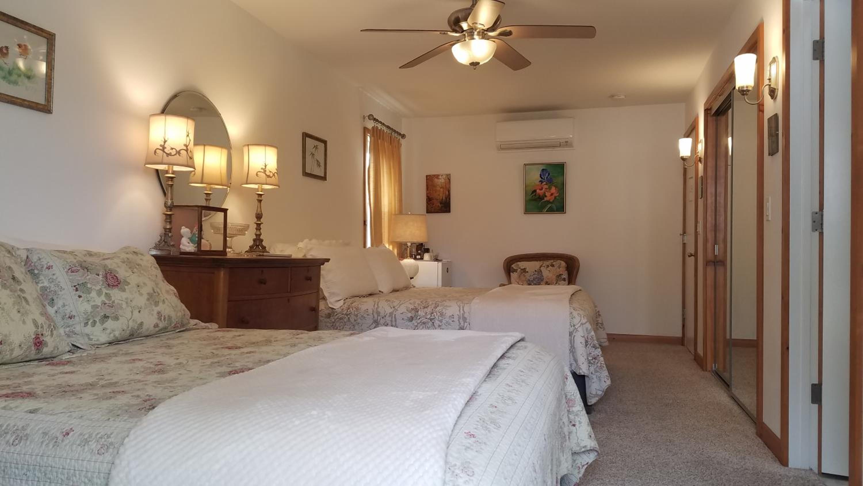 Deluxe King Room photo 2