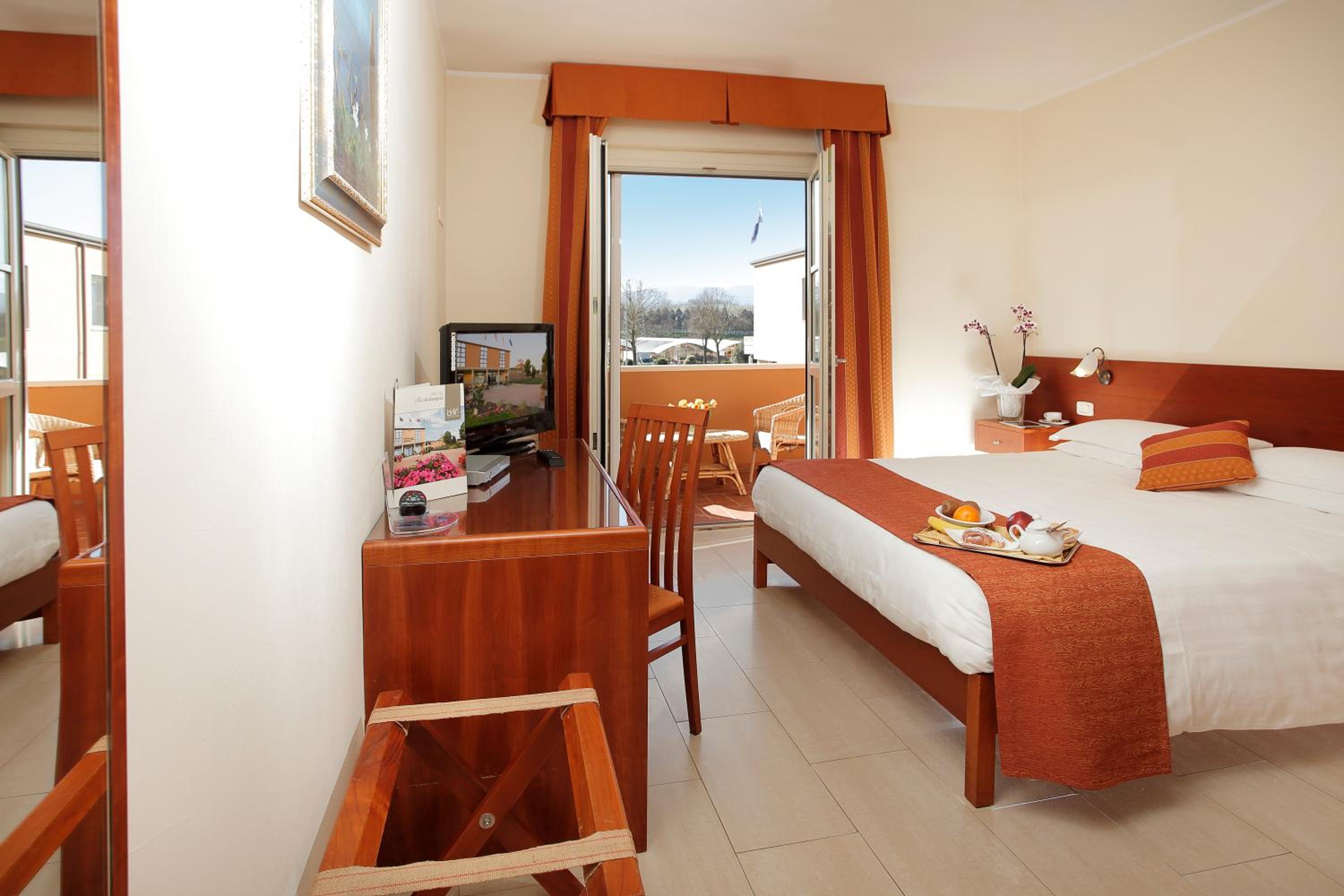 Superior Double Room with Balcony - Photo 18