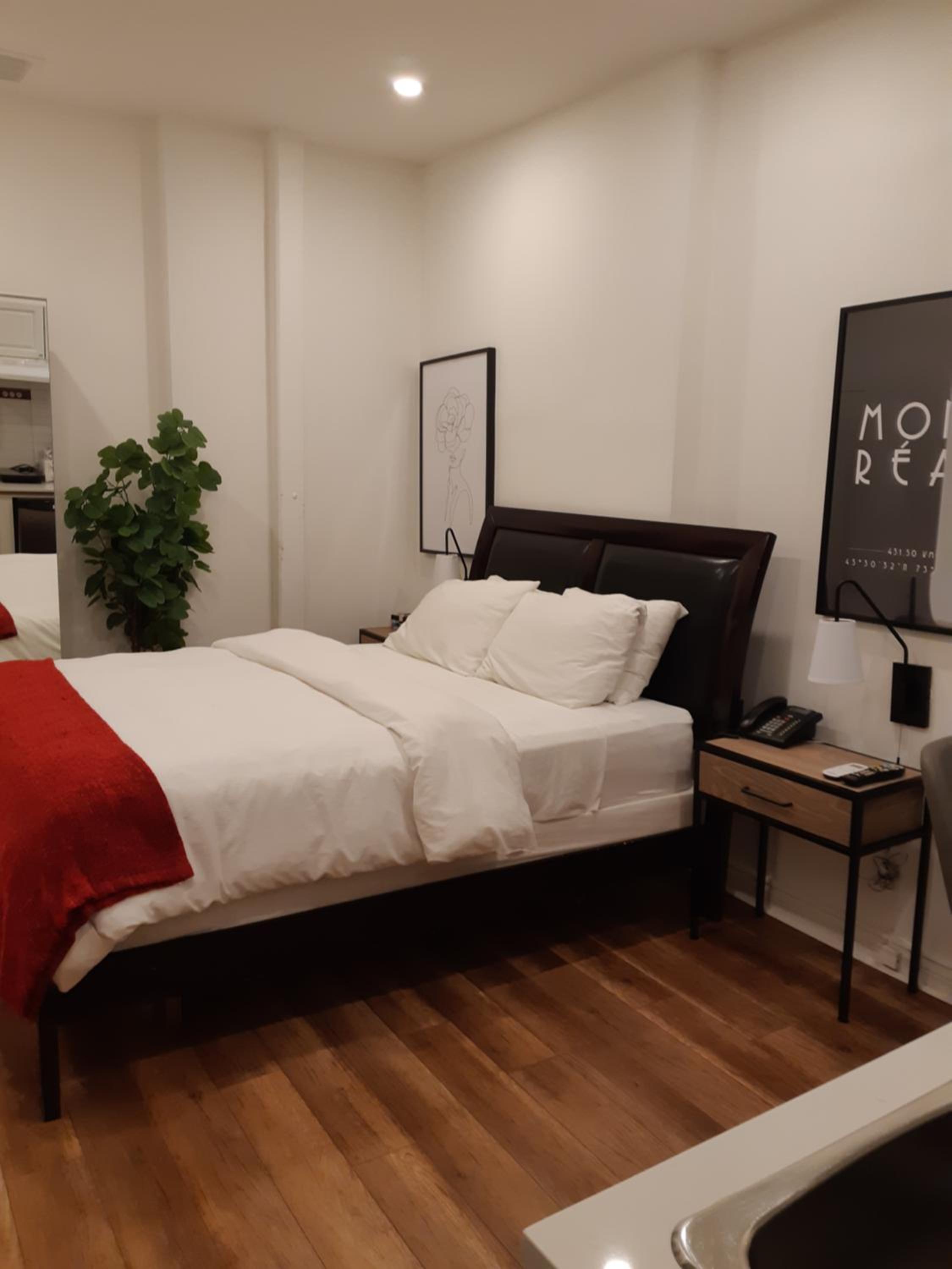 Economic Room thumbnail 5