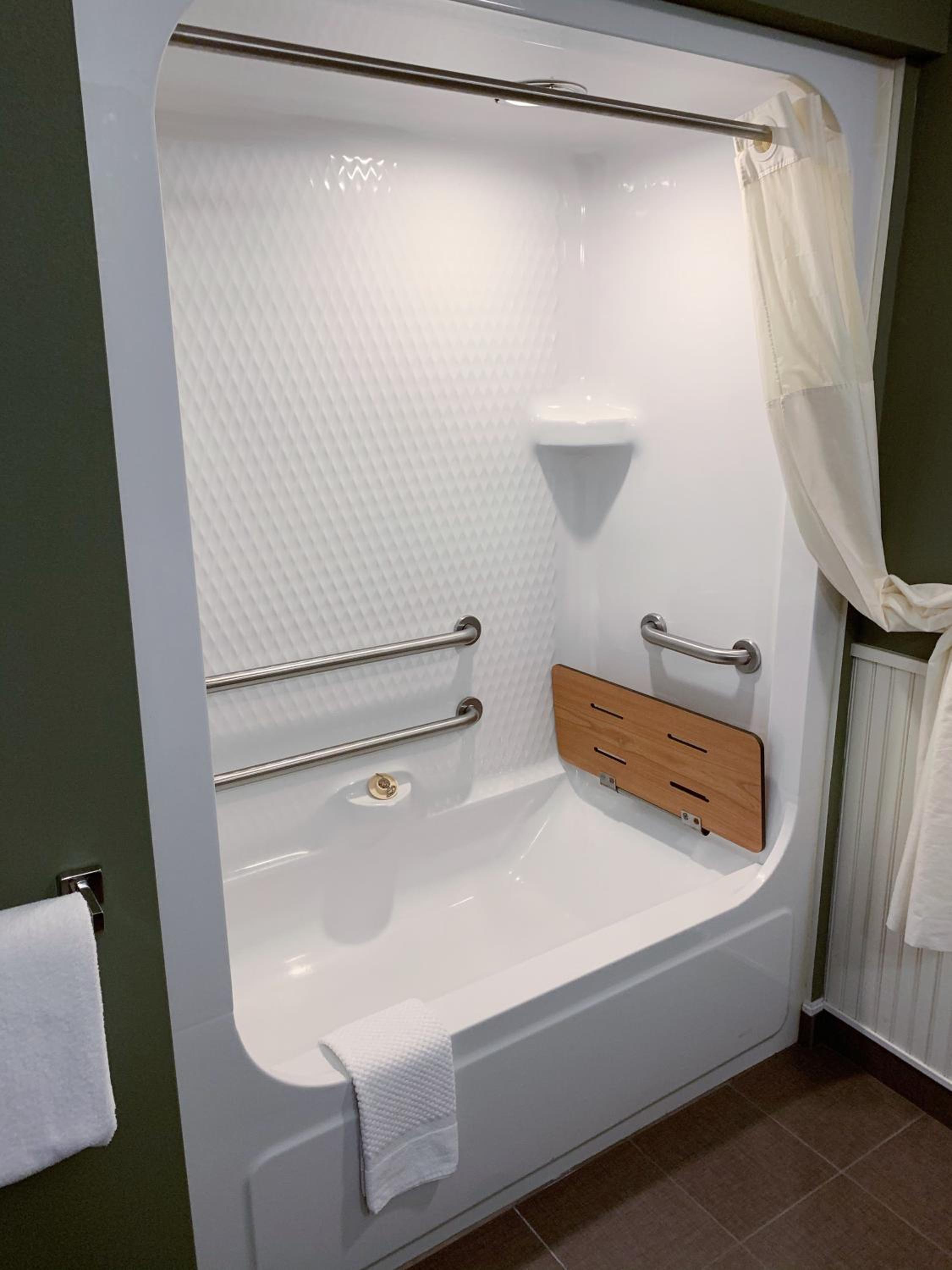 Queen Room - Accessible/Non-Smoking - Photo 4
