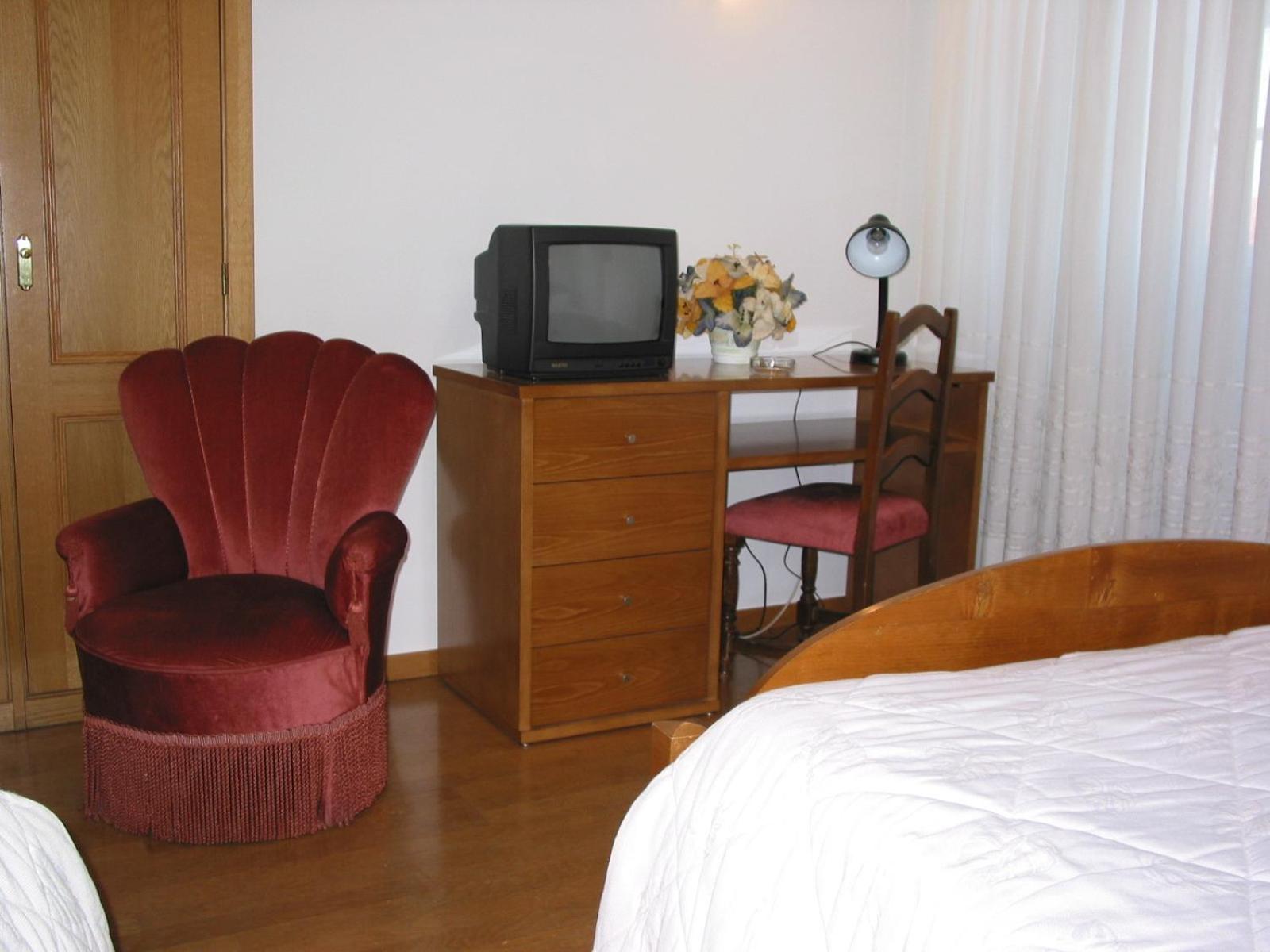 Family Room (2 Adults + 1 Child) - Photo 3