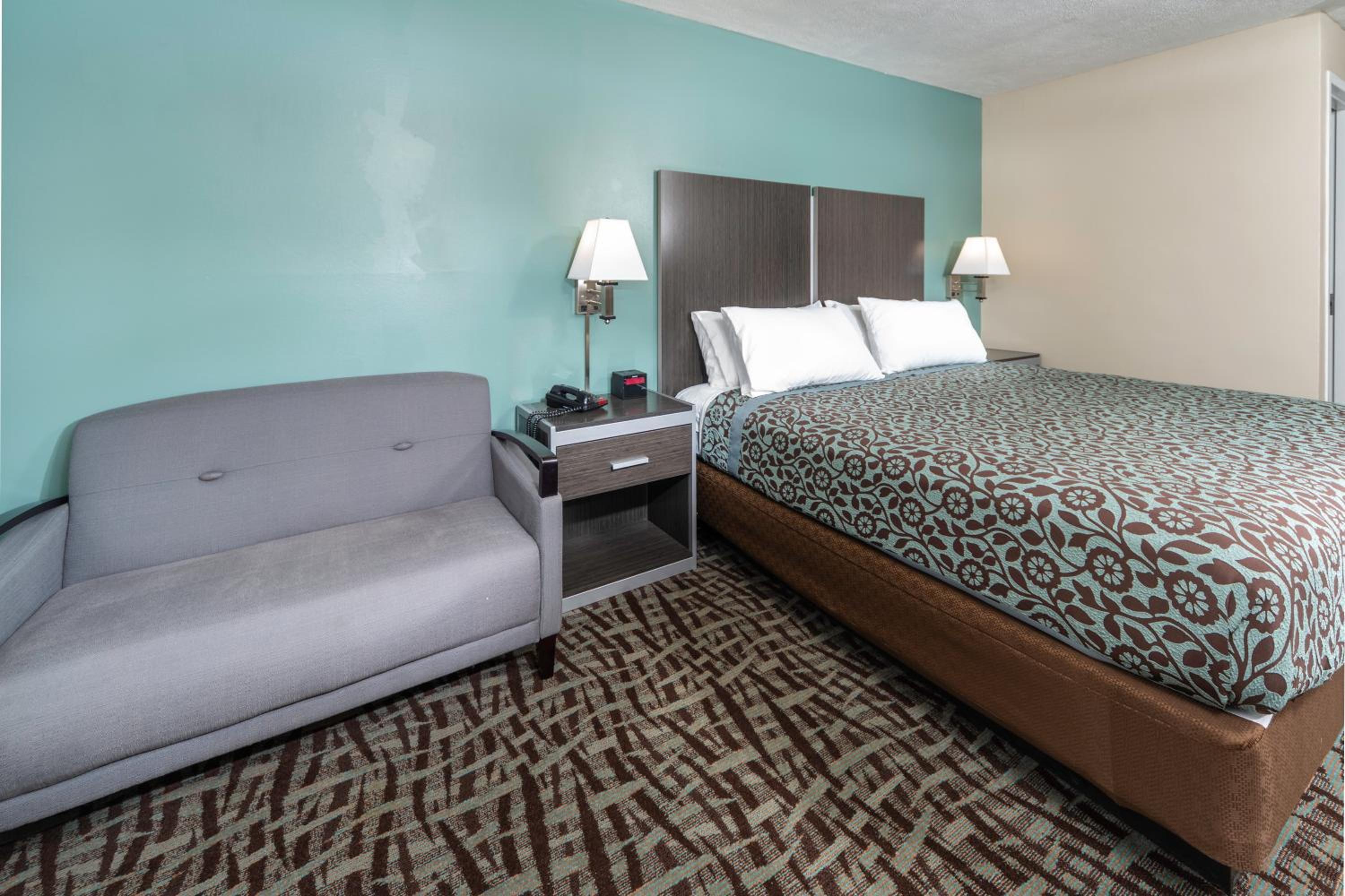 King Suite - Photo 3
