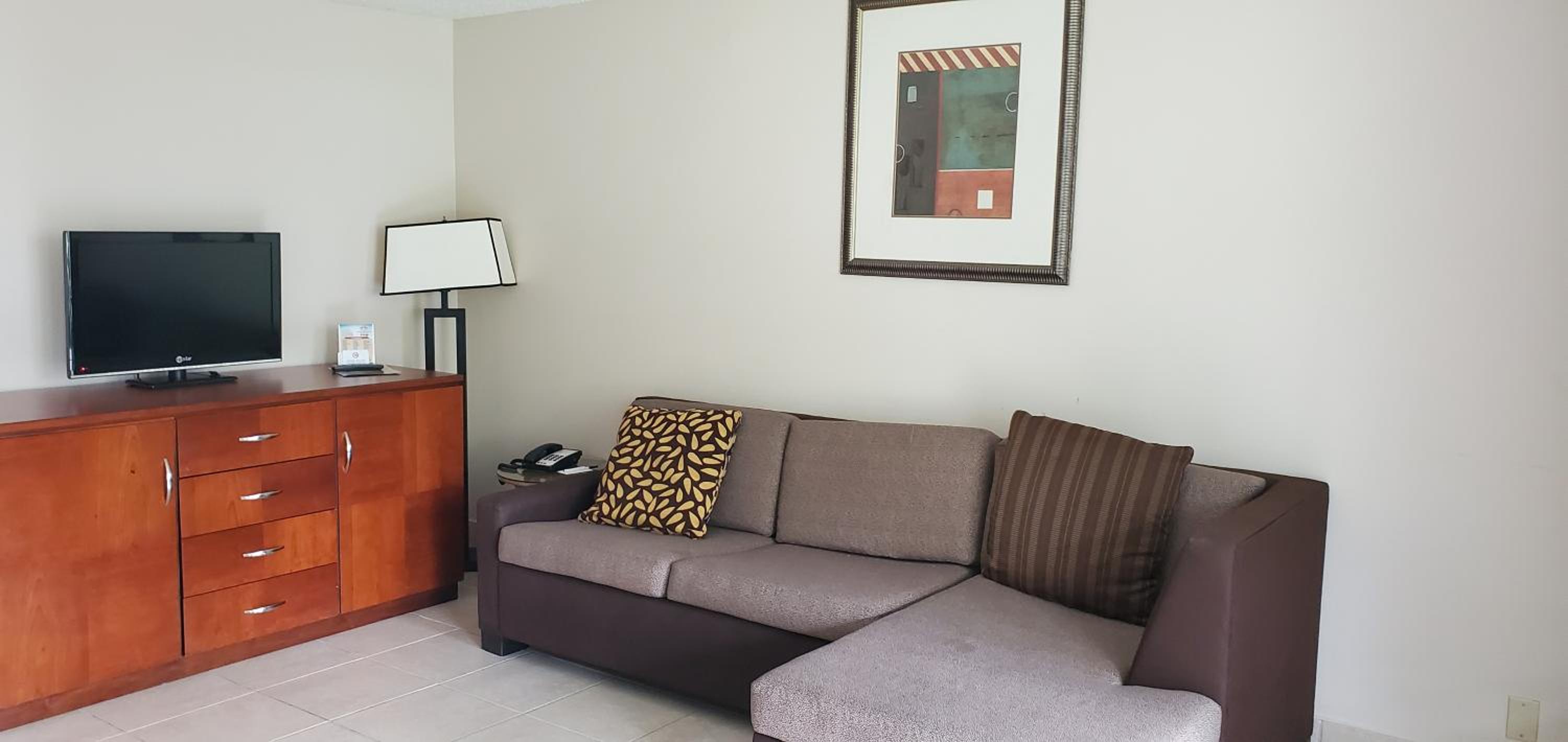One-Bedroom Suite With Sofa Bed - Non-Smoking photo 1