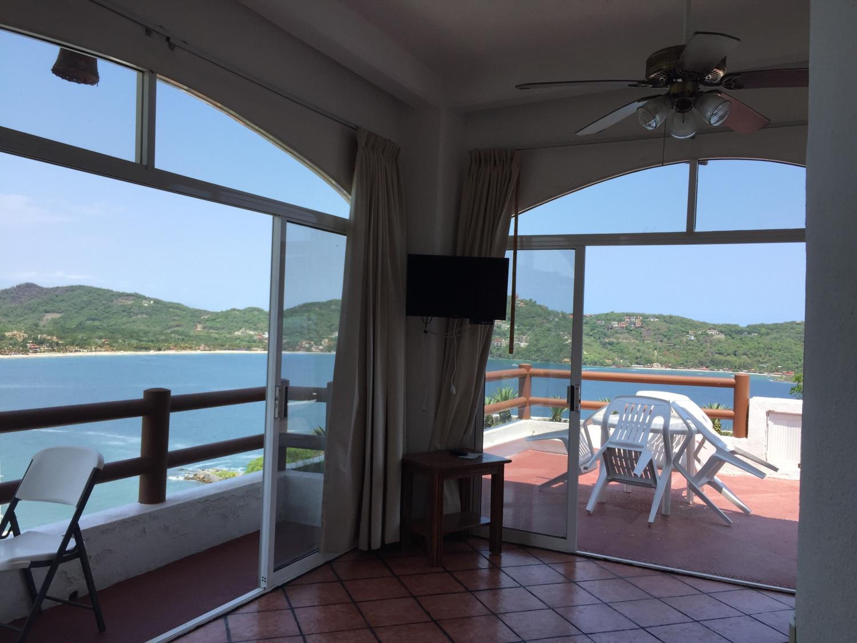 Apartment with Sea View - Photo 11