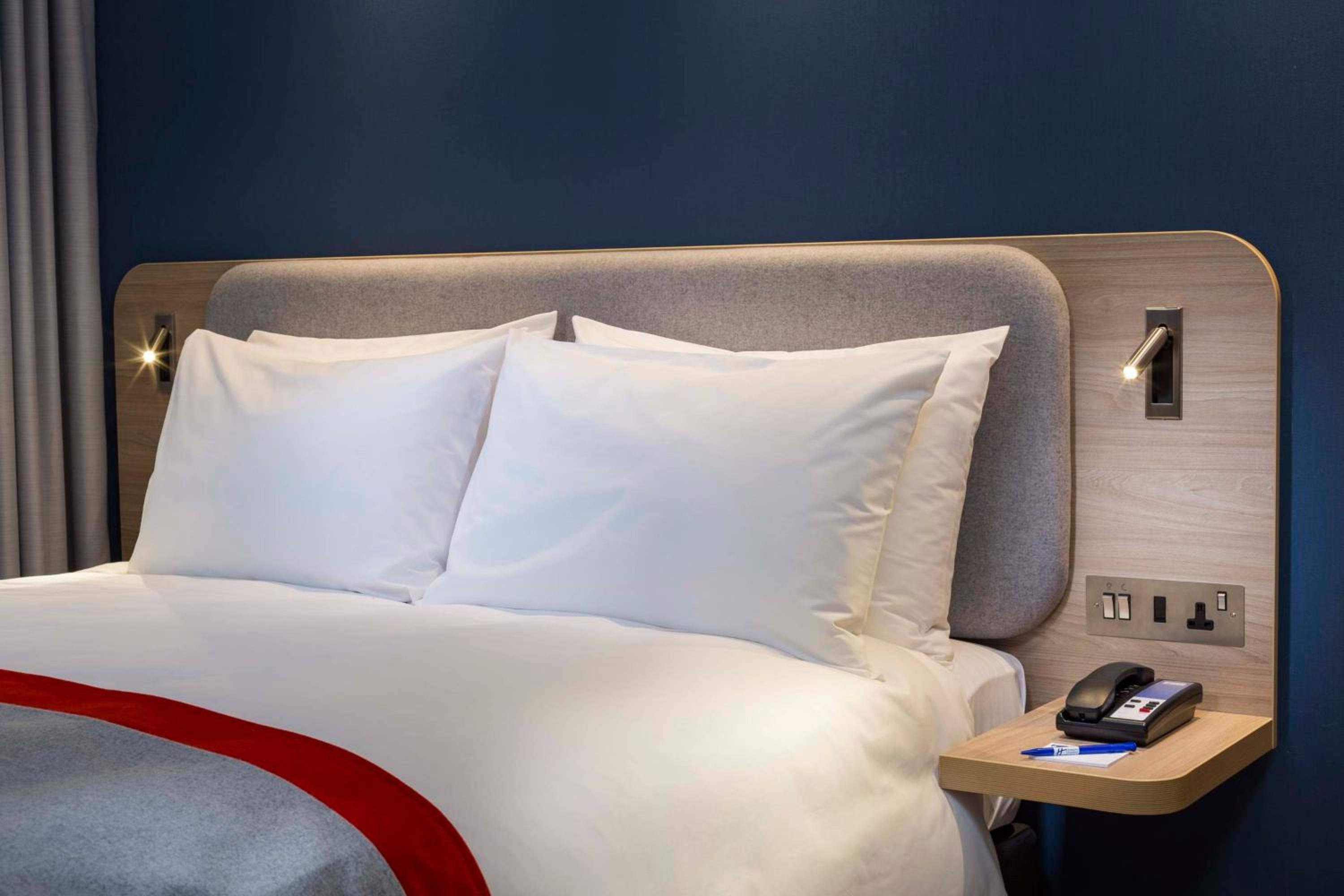 Standard Double Room with Free Hot Breakfast - Photo 6