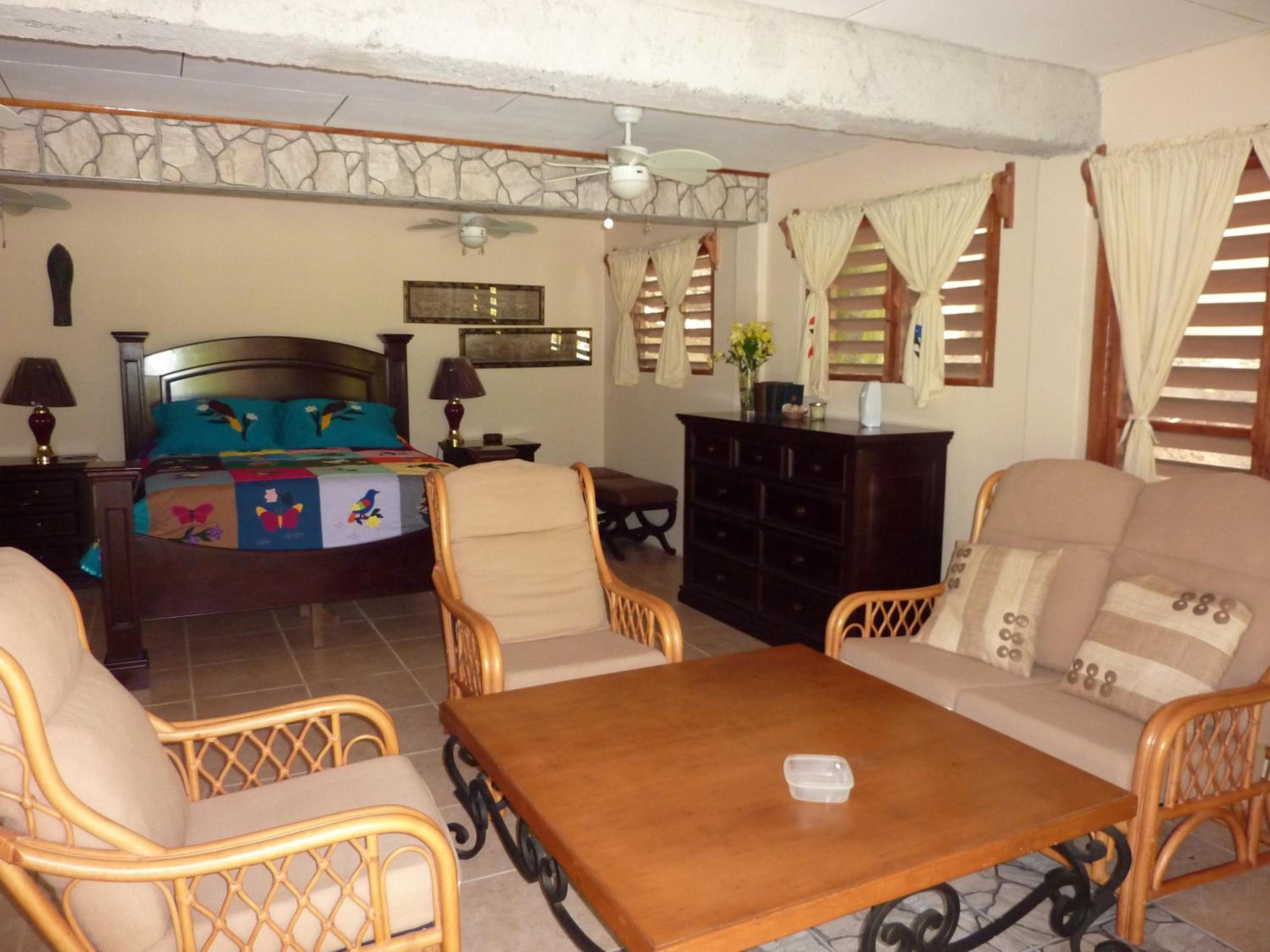 Three-Bedroom House photo 3