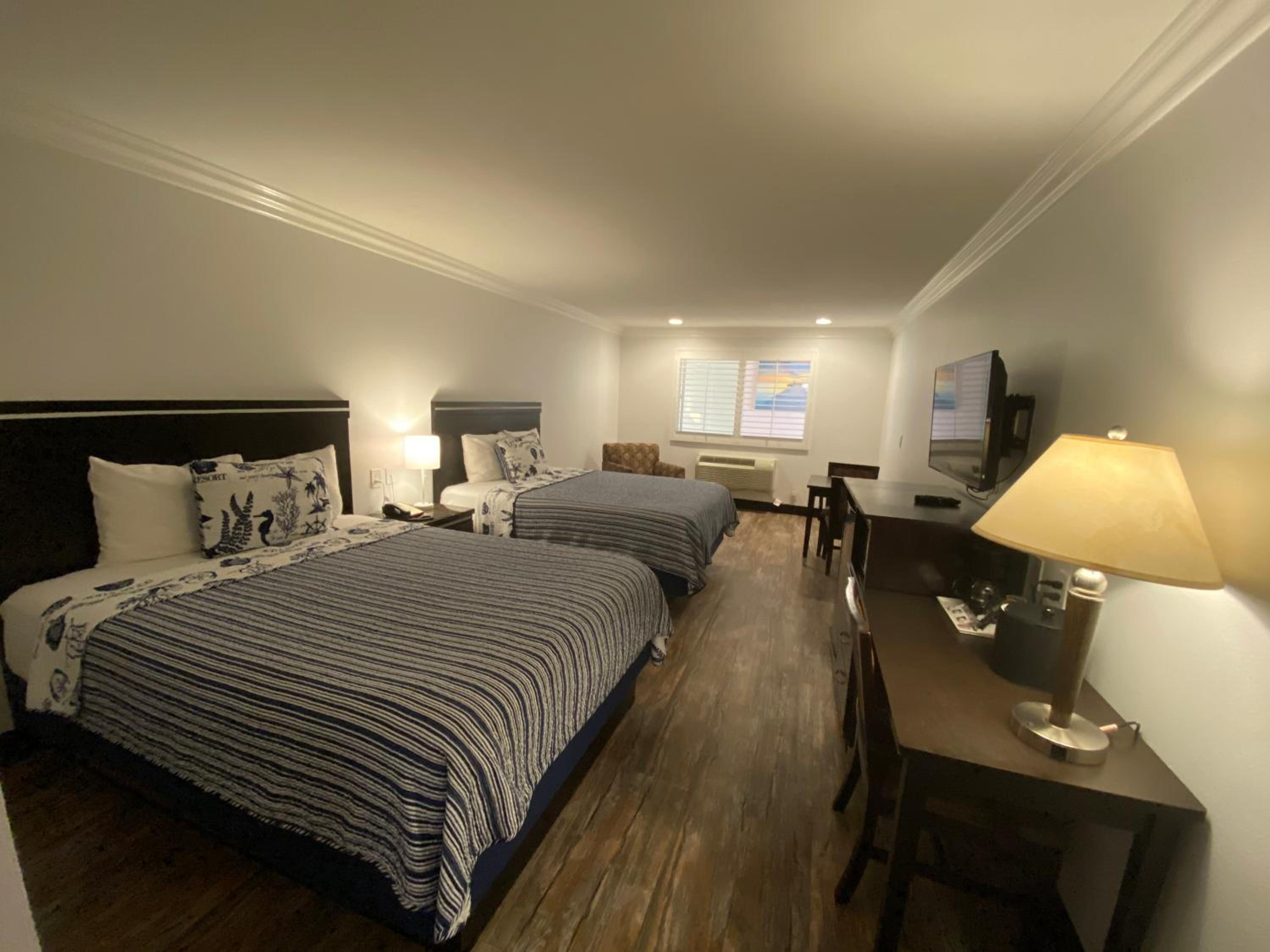 Economy Room with Two Queen Beds photo 1