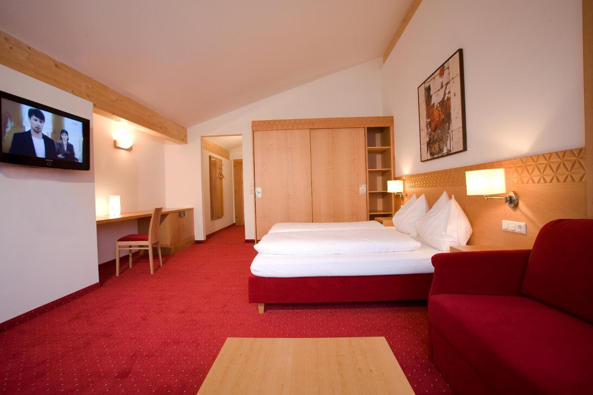Deluxe Double Room with Balcony photo 2