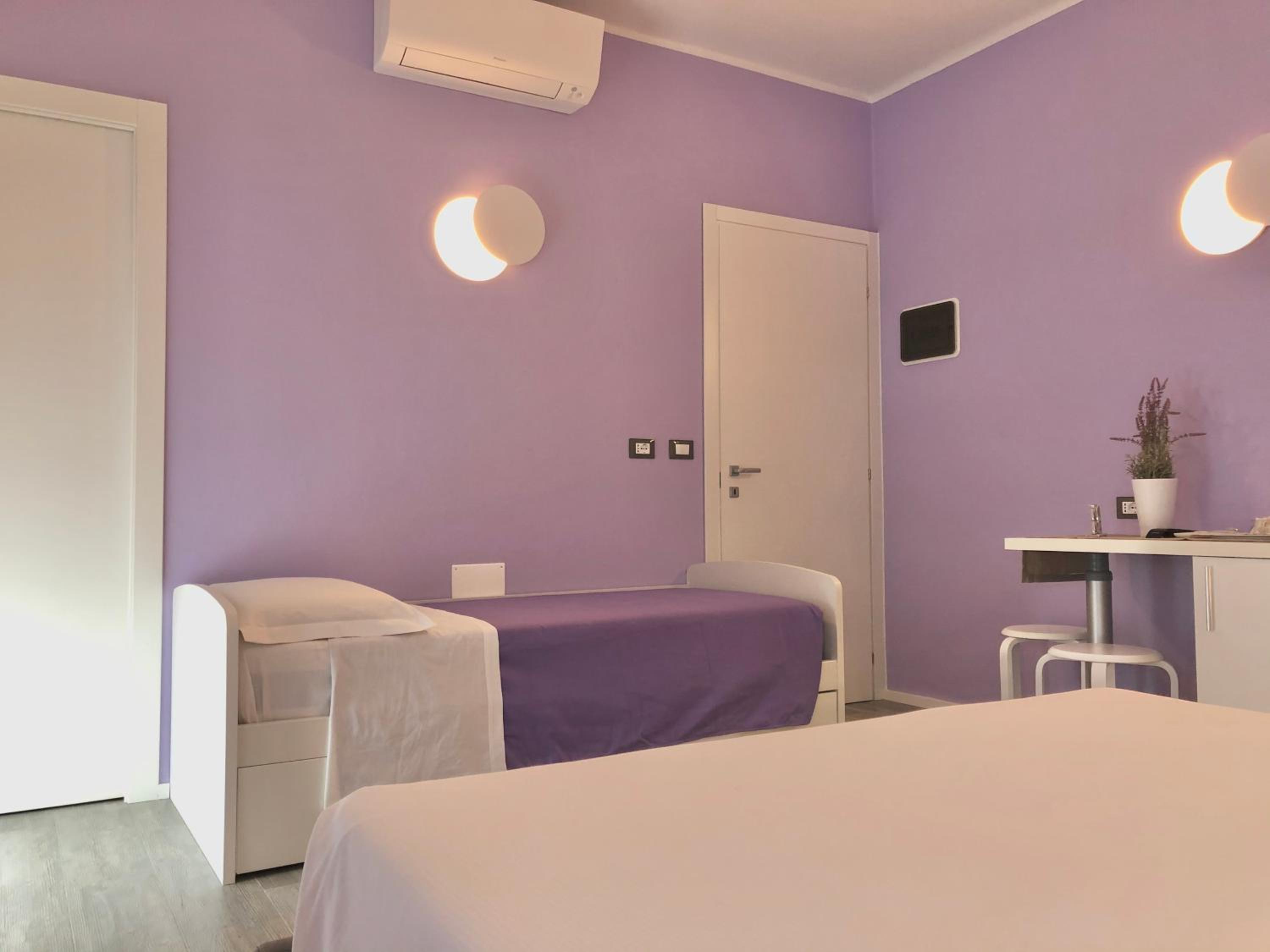 Double Room with Extra Bed - Photo 9