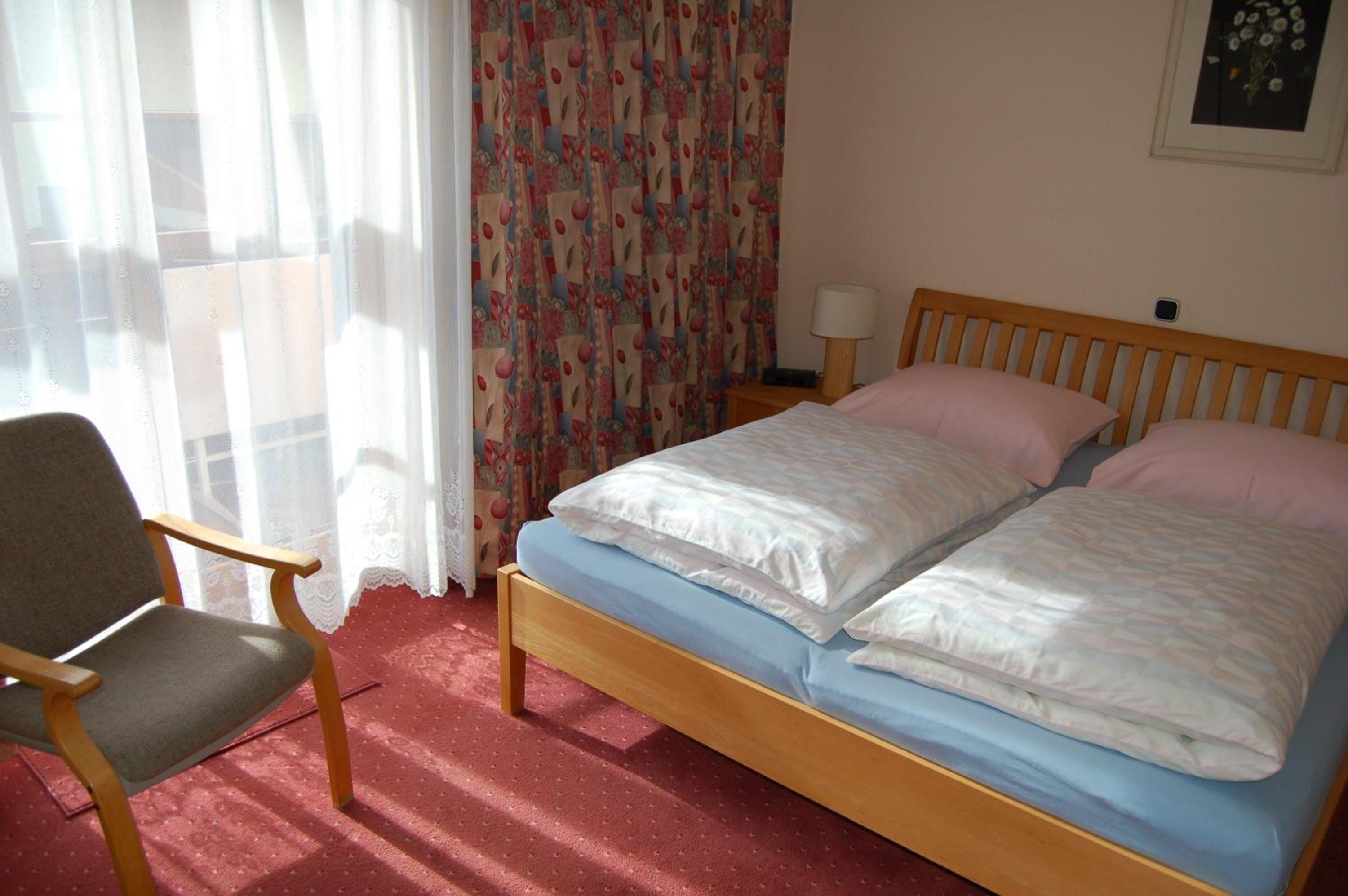 Large One-Bedroom Apartment with Balcony photo 3