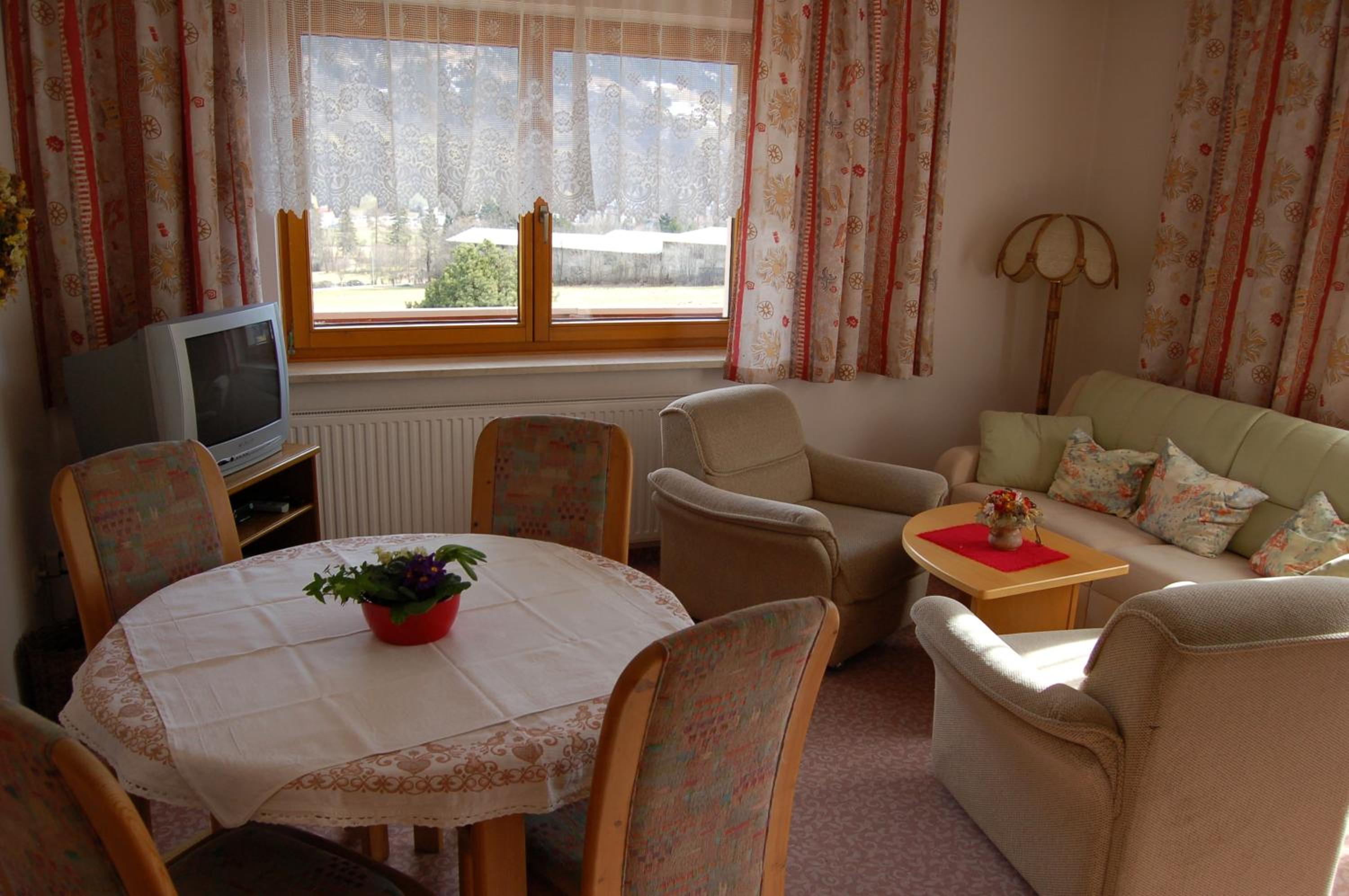 Large One-Bedroom Apartment with Balcony photo 2