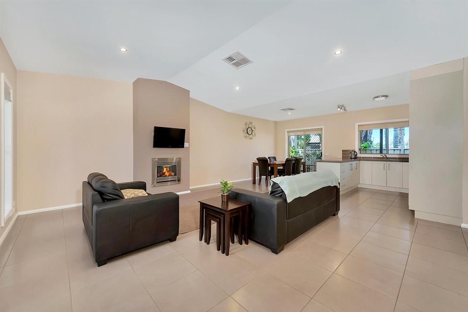 Three-Bedroom Villa photo 3