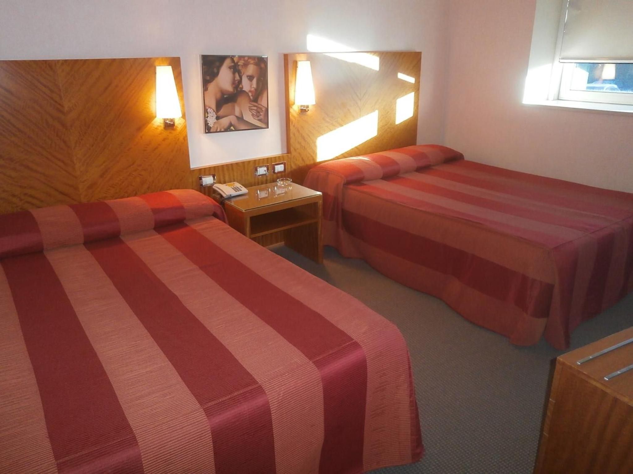 Twin Room - Photo 2