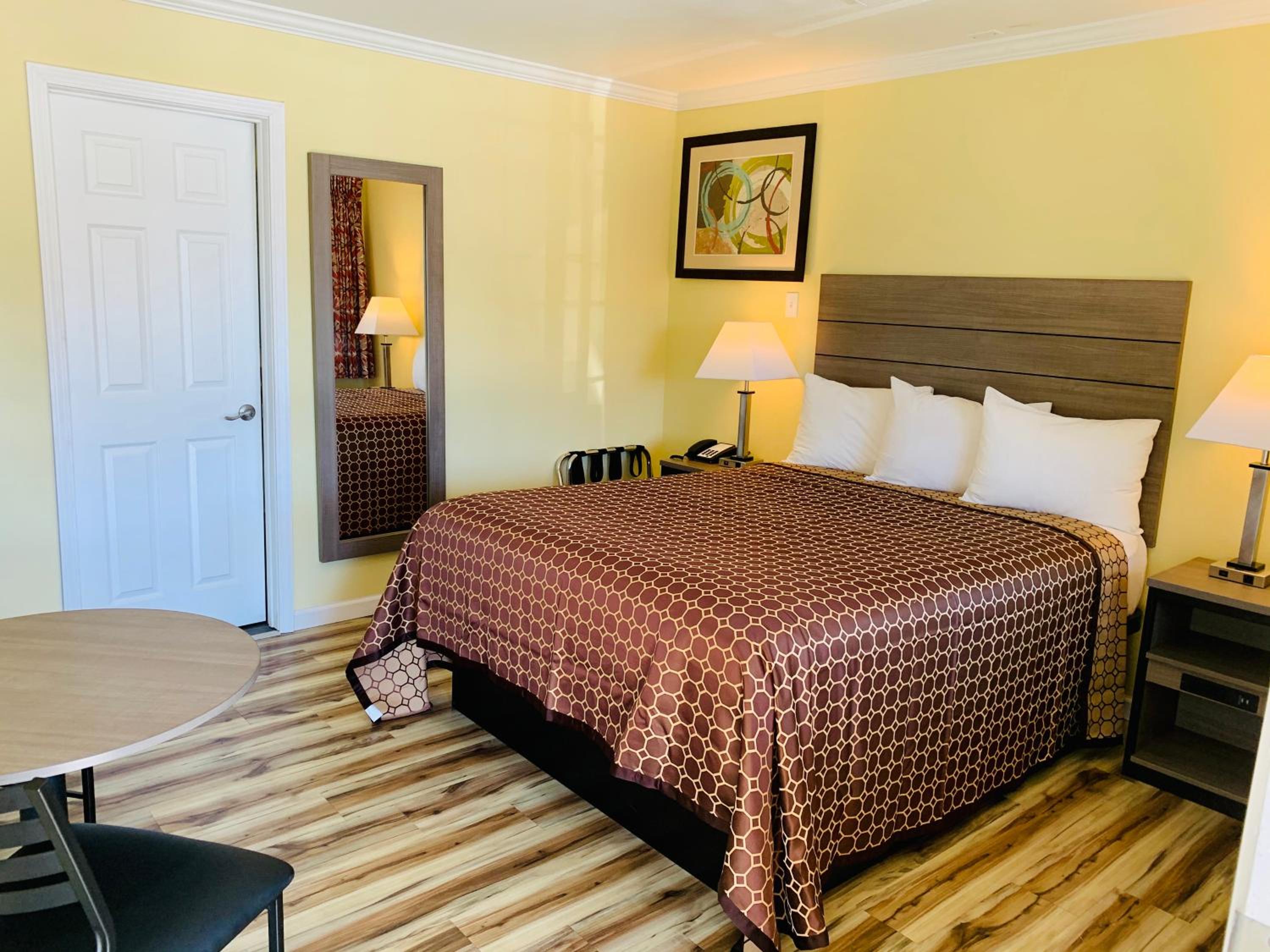 Queen Room - Photo 15