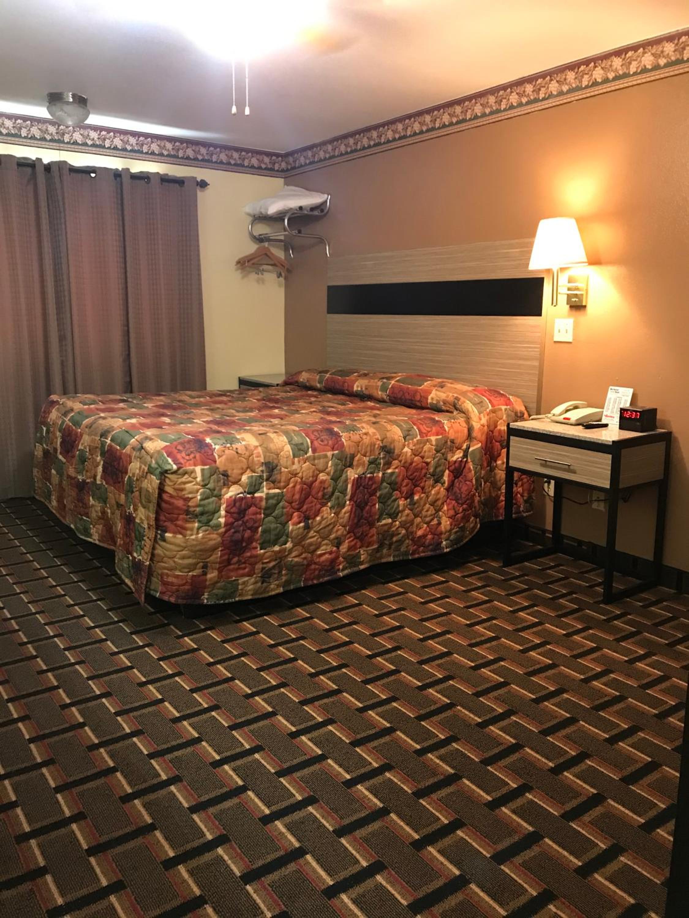 King Bed - Photo 1