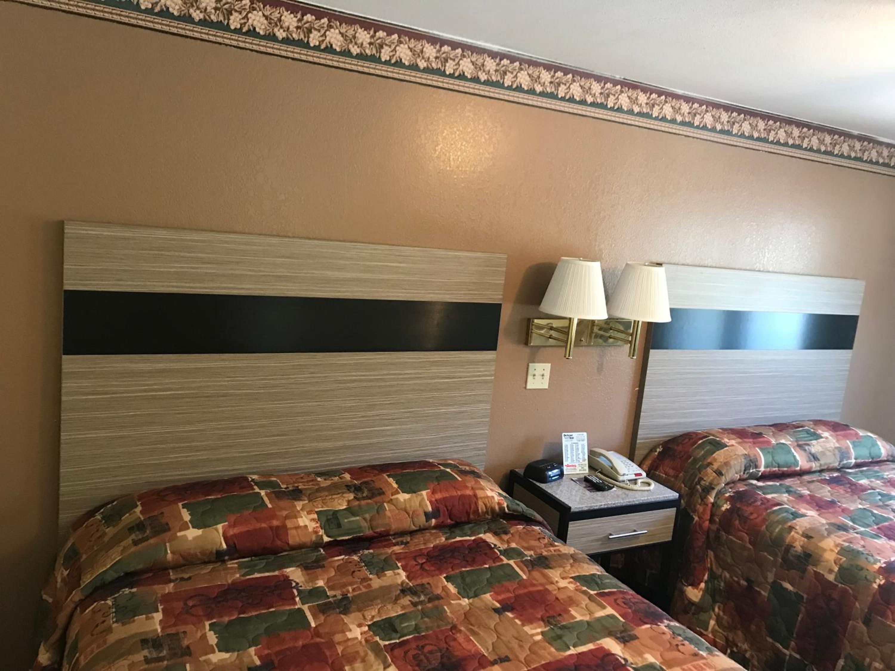 2 Queen Bed - Photo 1