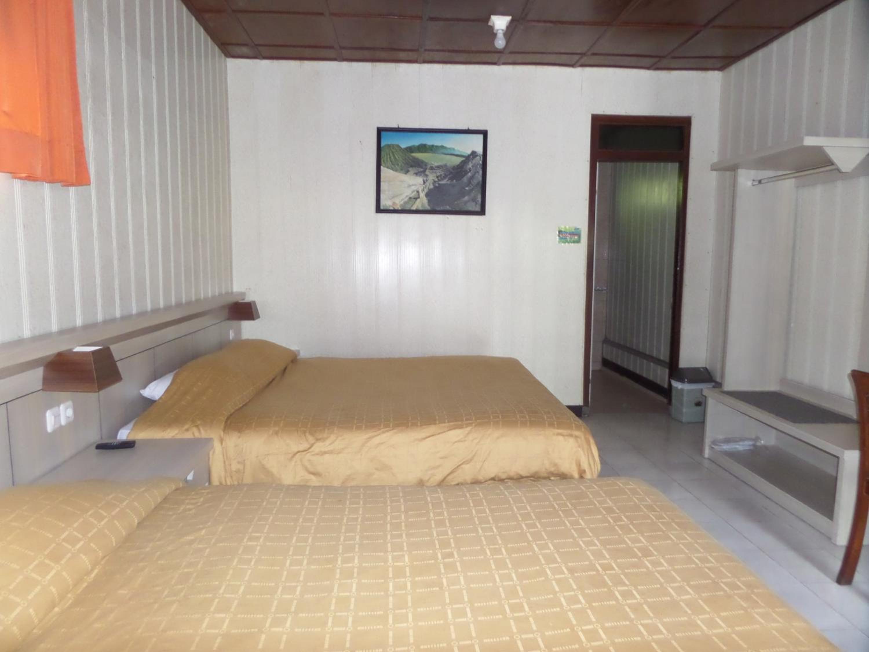Family Room - Photo 10