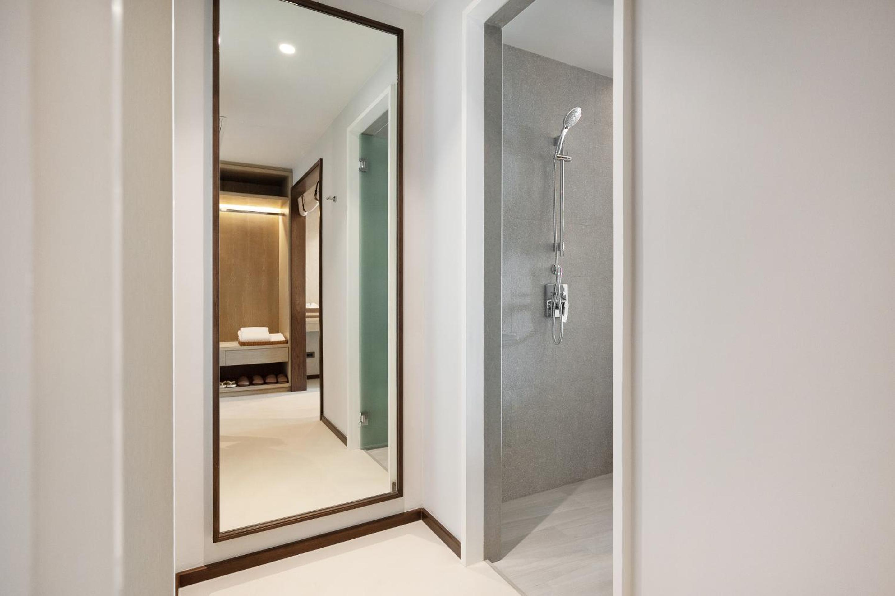 Deluxe King Room - Photo 2
